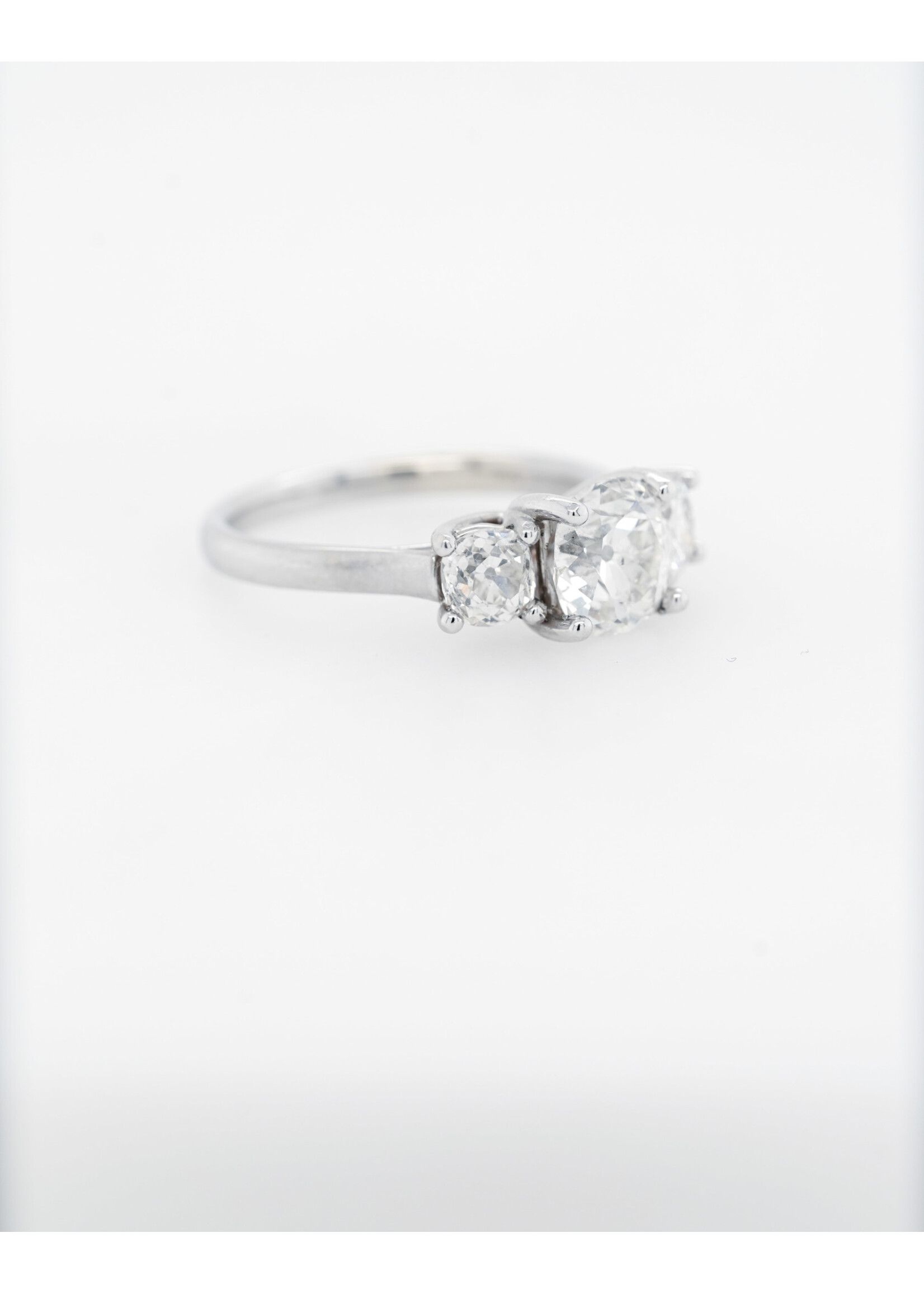 14KW 4.42g 2.80ctw (1.82ctr) J/SI1 Old Mine Cut Diamond Antique Ring (size 7)