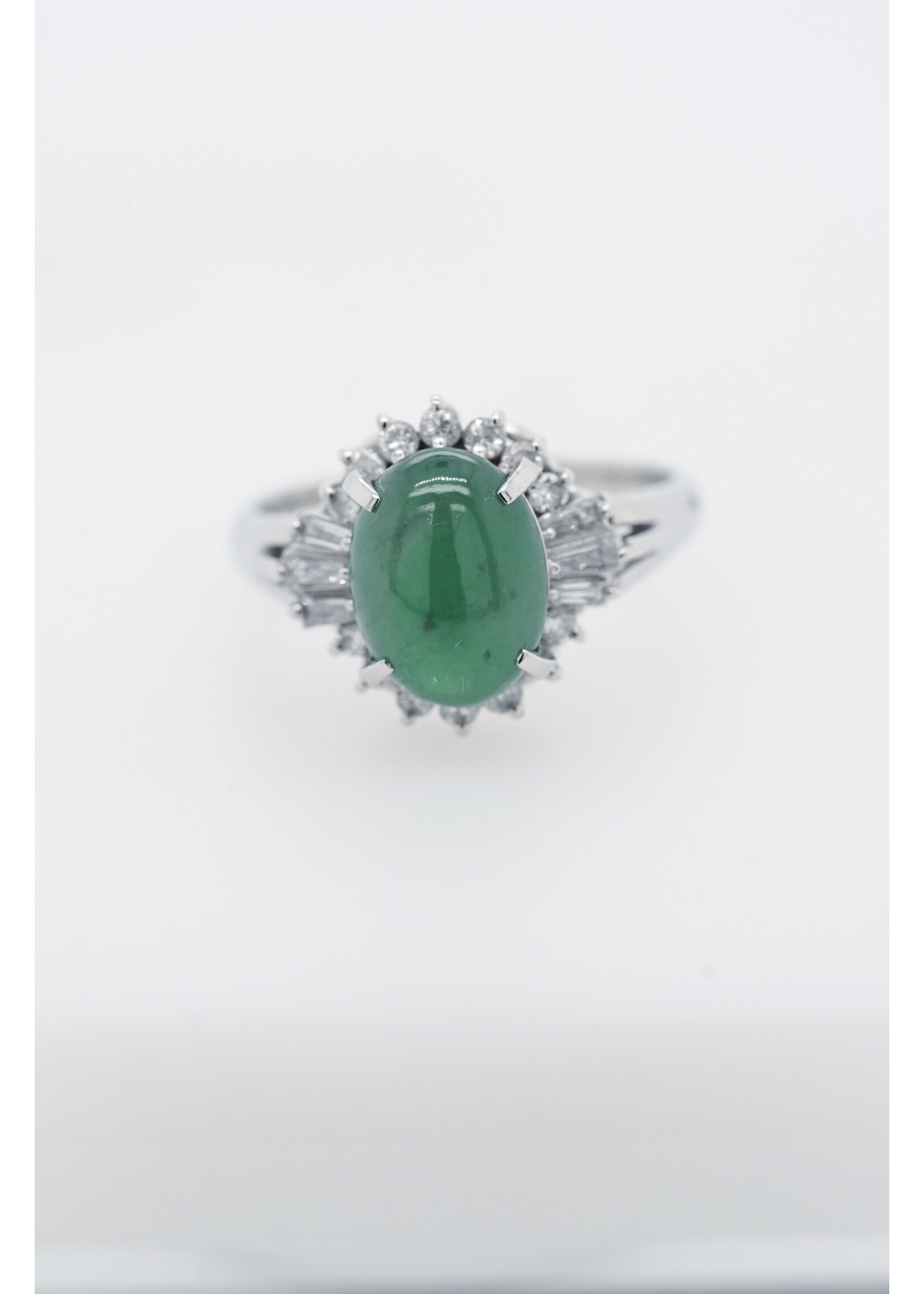 Platinum 7.50g 3.88ctw (3.38ctr) Jade & Diamond Estate Ring (size 7.5)