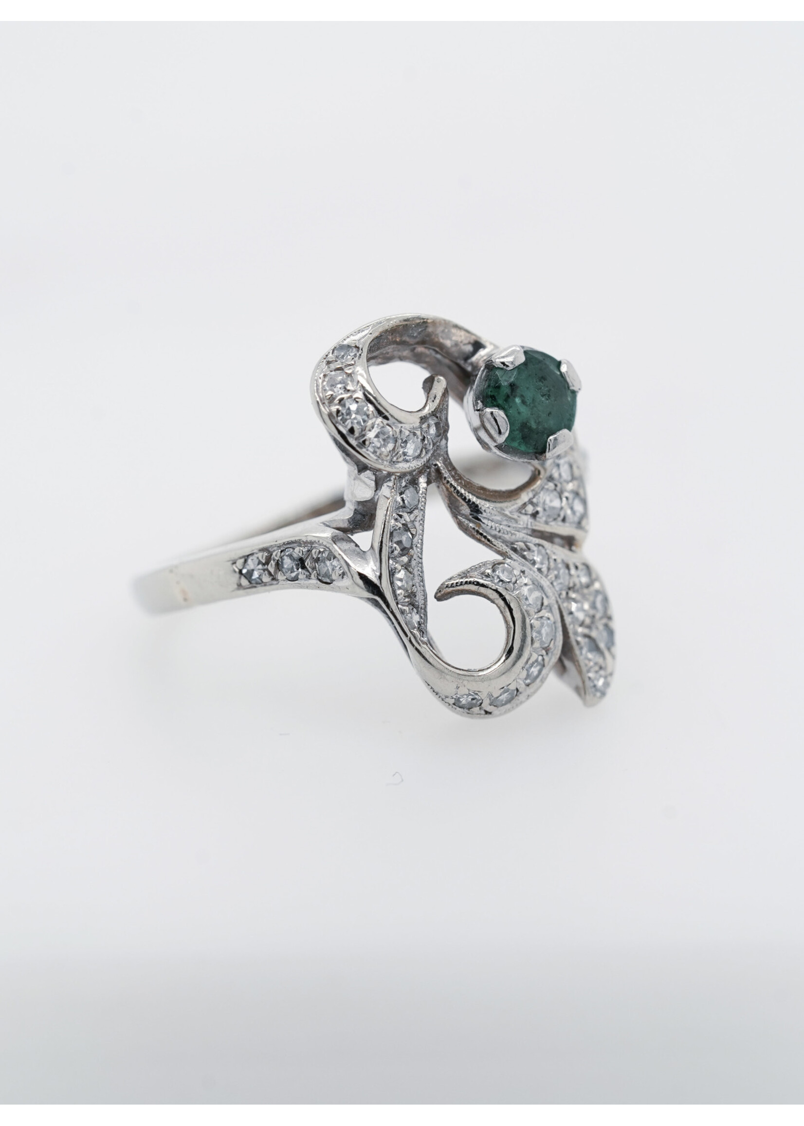 14KW 4.69g .70ctw Emerald & Diamond Vintage Ring (size 6.75)