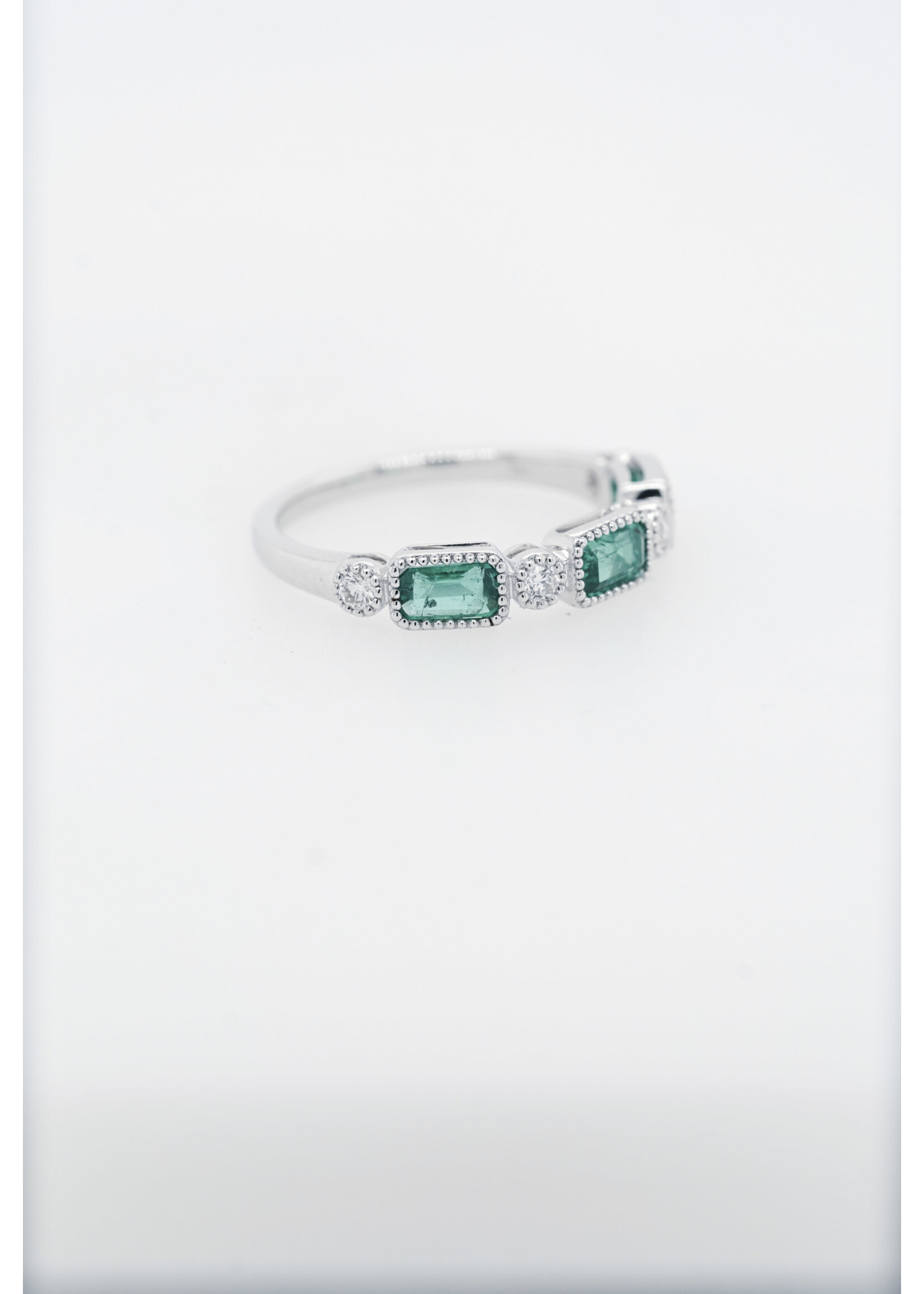 18KW 2.63g .83ctw Emerald & Diamond Stackable Band (size 6.5)
