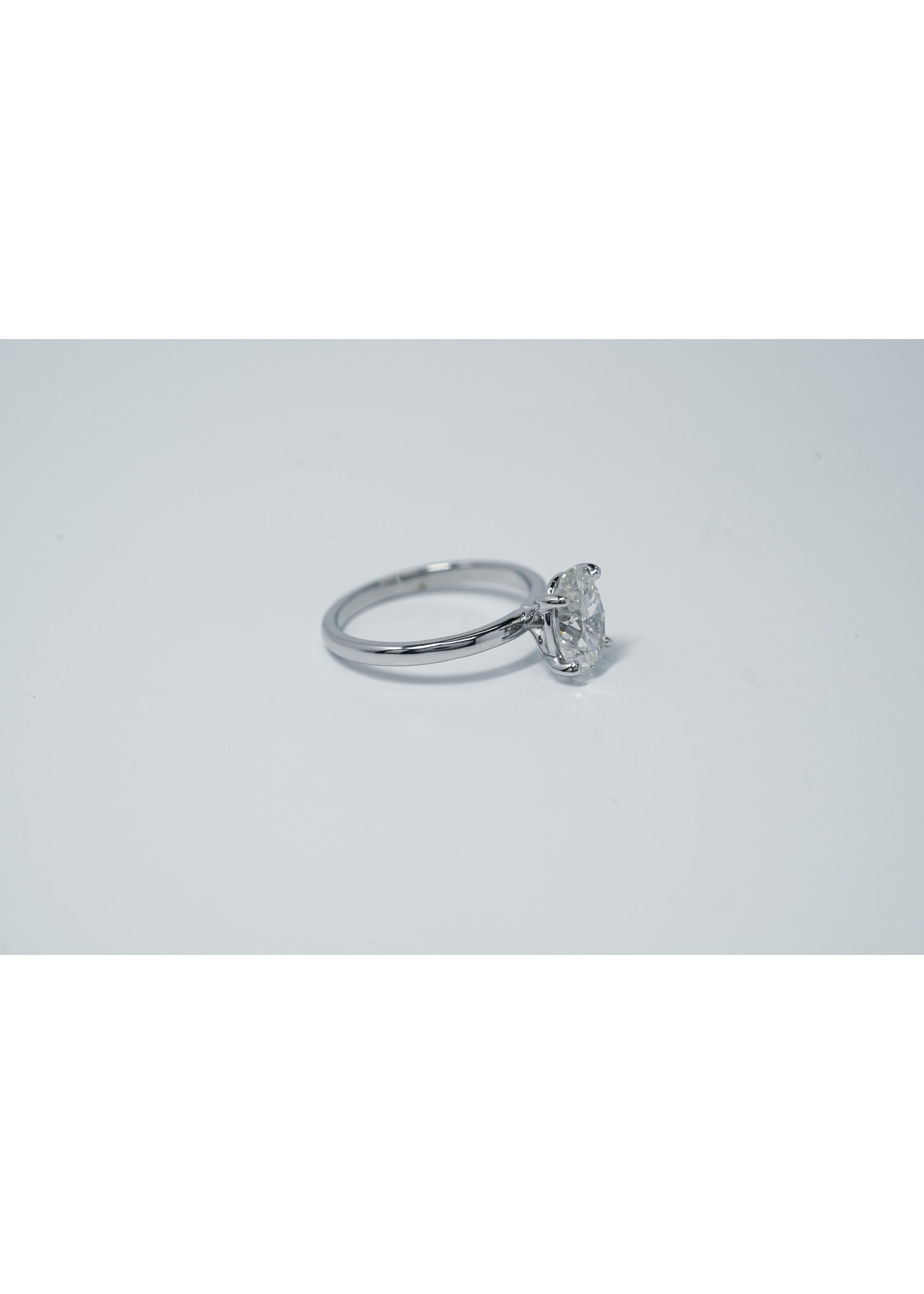 14KW 2.68g 2.01ct I/SI1 GIA Oval Solitaire Engagement Ring (size 7)