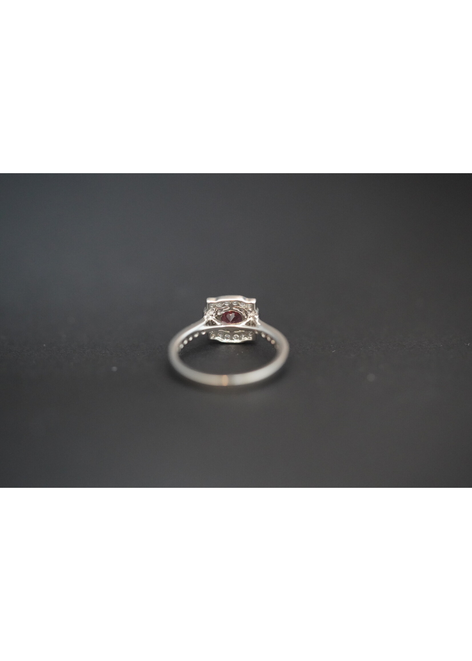 18KW 2.83g .87ctw (.60ctr) Purple/Pink Sapphire & Diamond Fashion Ring (size 6)