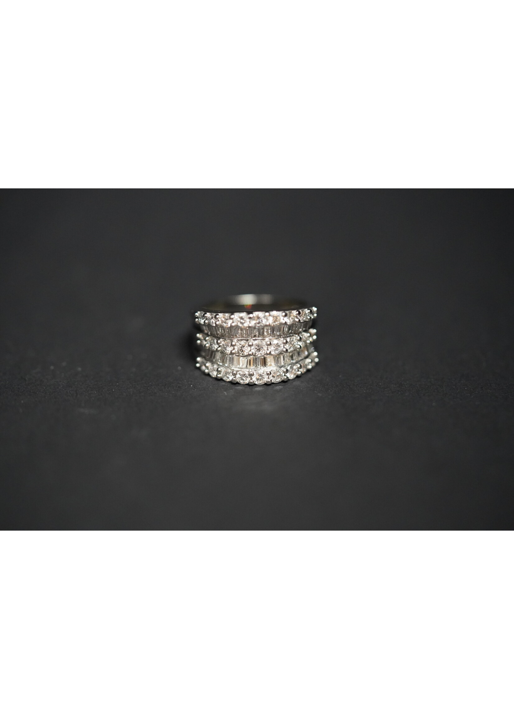 14KW 7.68g 2.30ctw Diamond Fashion Ring (size 7.25)