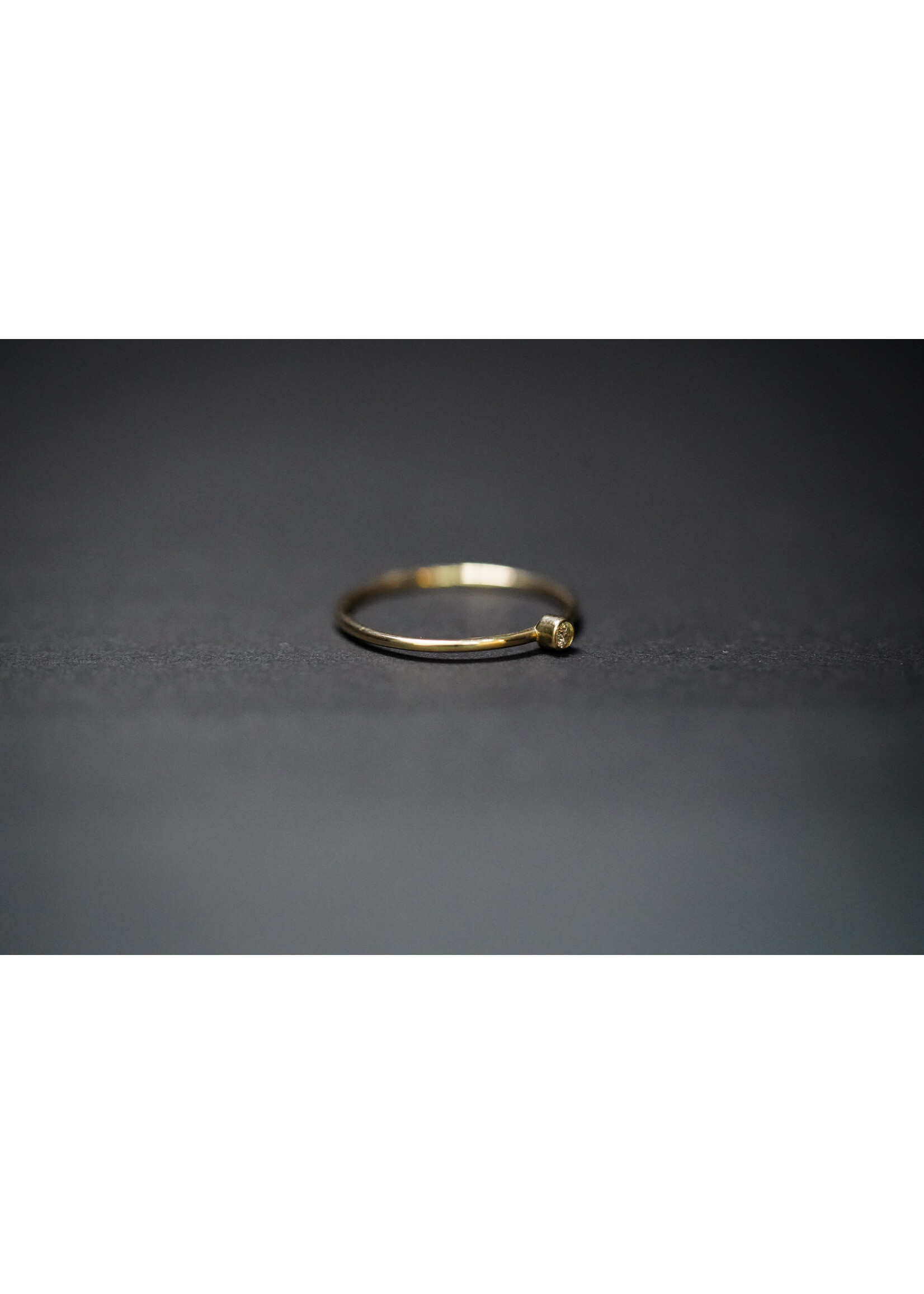 14KY .07g .04ctw Diamond Bezel Ring (size 6)