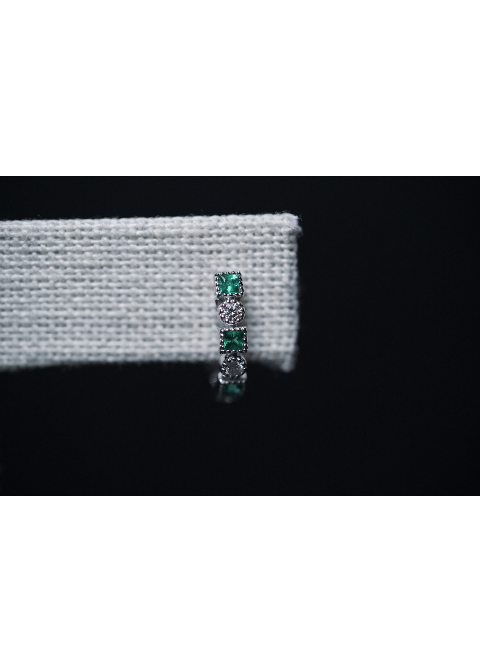 DDTX- 18KW 2.12g .36ctw Emerald & Diamond Hoop Earrings