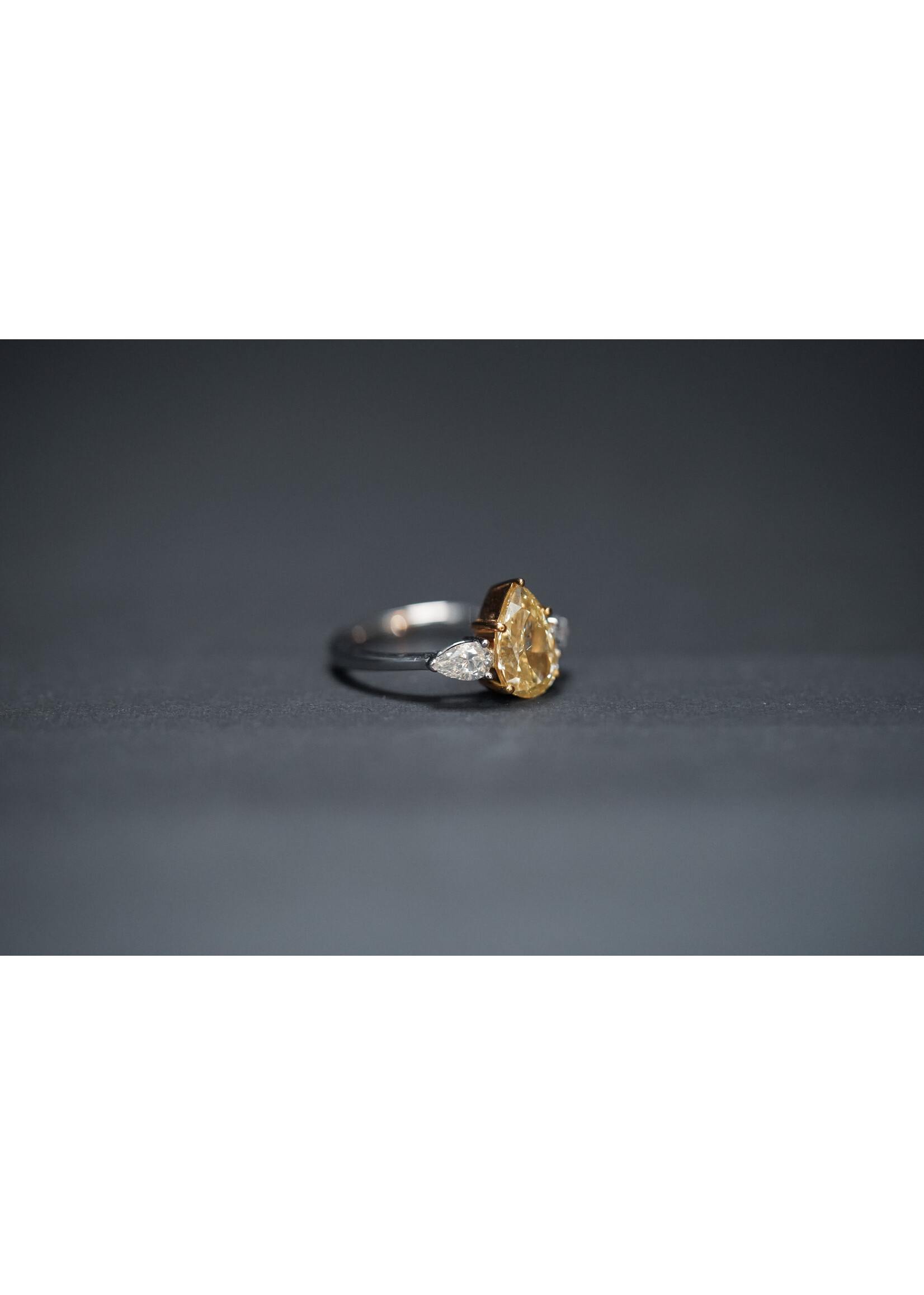 18KWY 4.26g 2.55ctw (2.05ctr) FY/SI2 GIA Pear Diamond Three-Stone Ring (size 6)