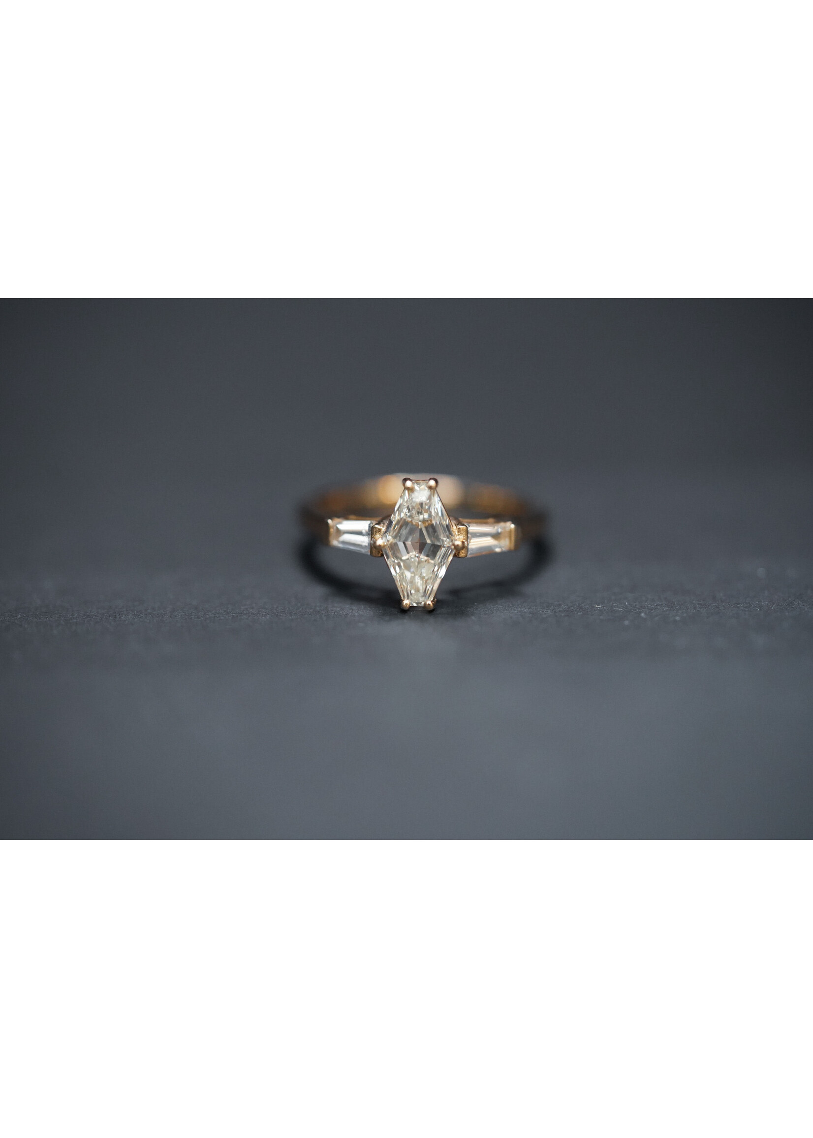 14KY 3.28g 1.75ctw (1.51ctr) K/VS2 Rhomboid Cut Diamond Engagement Ring (size 7)