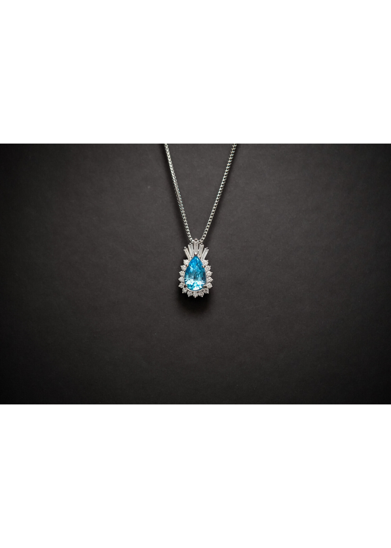 14-18KW 12.42g 5.80ctw (4.00ctr) Blue Topaz & Diamond Halo Fashion Pendant 18"