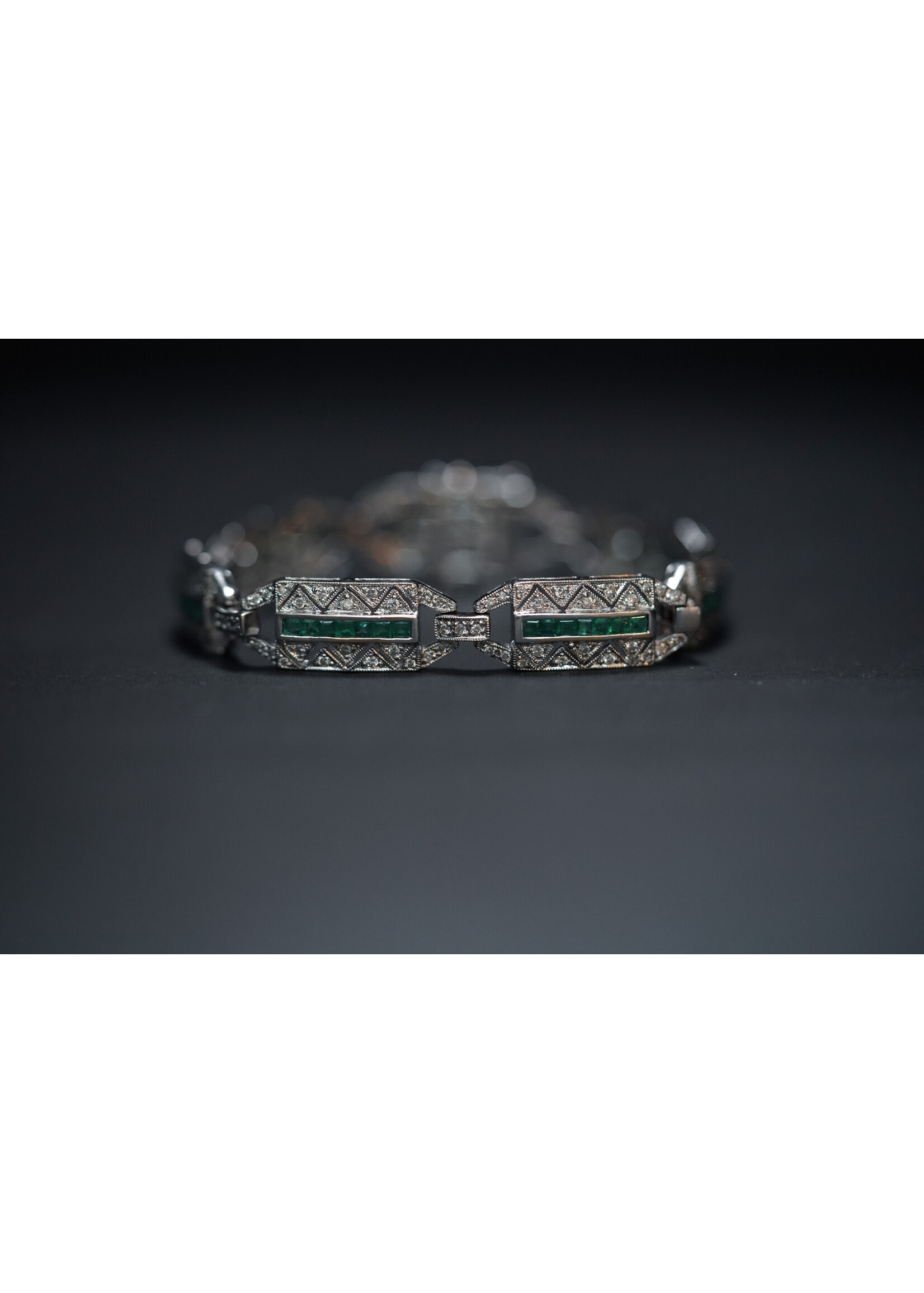 18KW 29.94g 4.50ctw Emerald & Diamond Antique Bracelet 7.5"