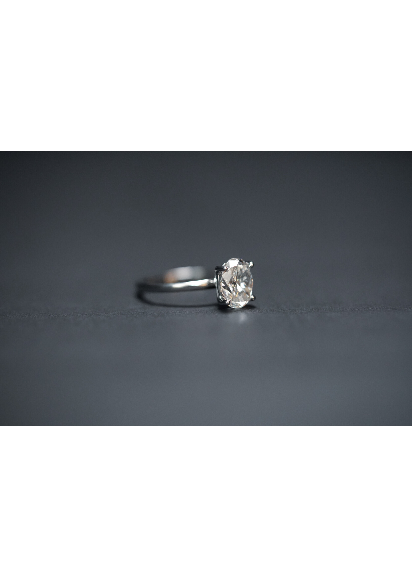 VAETT- 14KW 2.73ct 2.00ct D/SI1 GIA Oval Diamond Solitaire Engagement Ring (size 7)