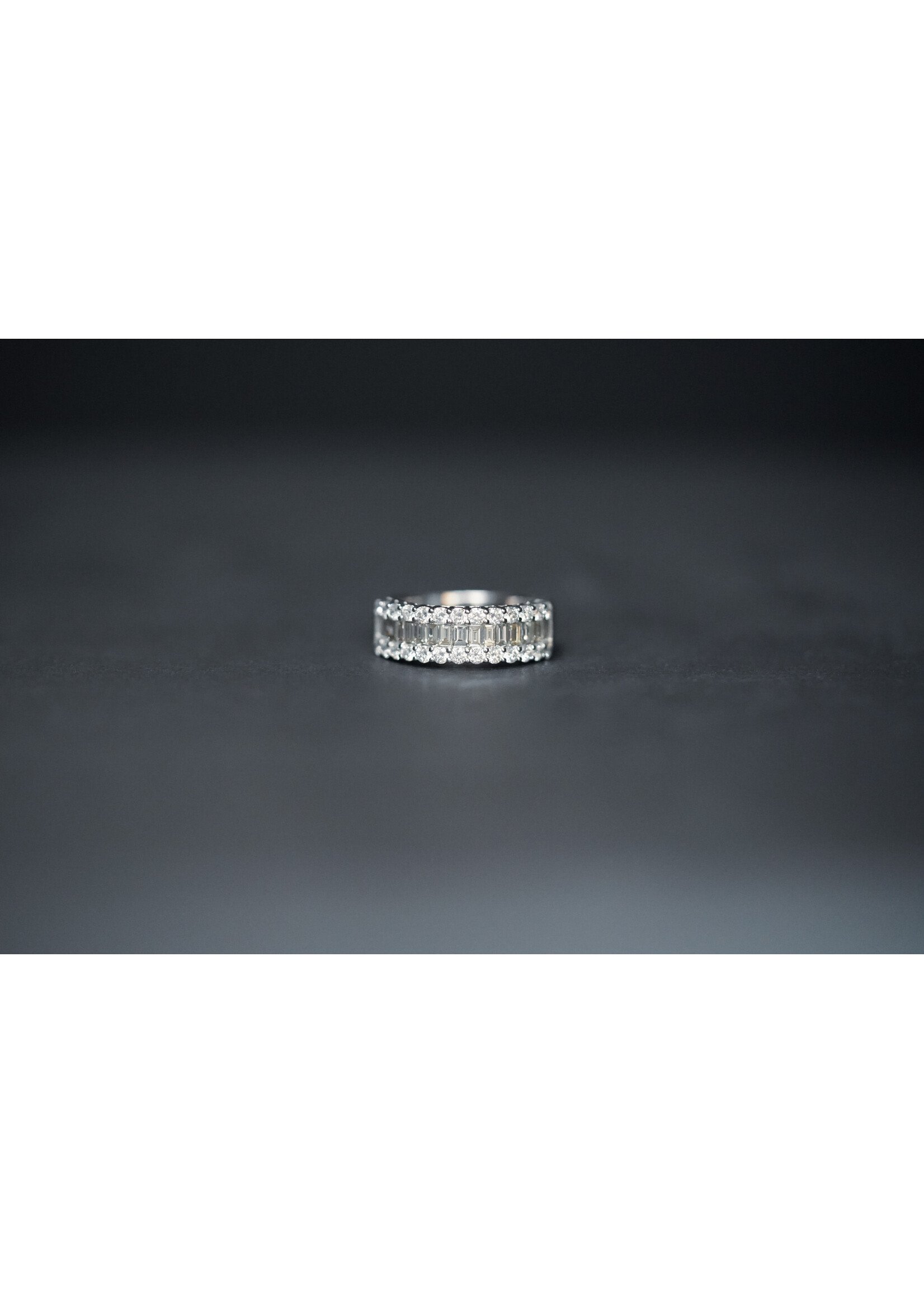 14KW 5.83g 1.38ctw Baguette & Round Diamond Fashion Ring (size 7)