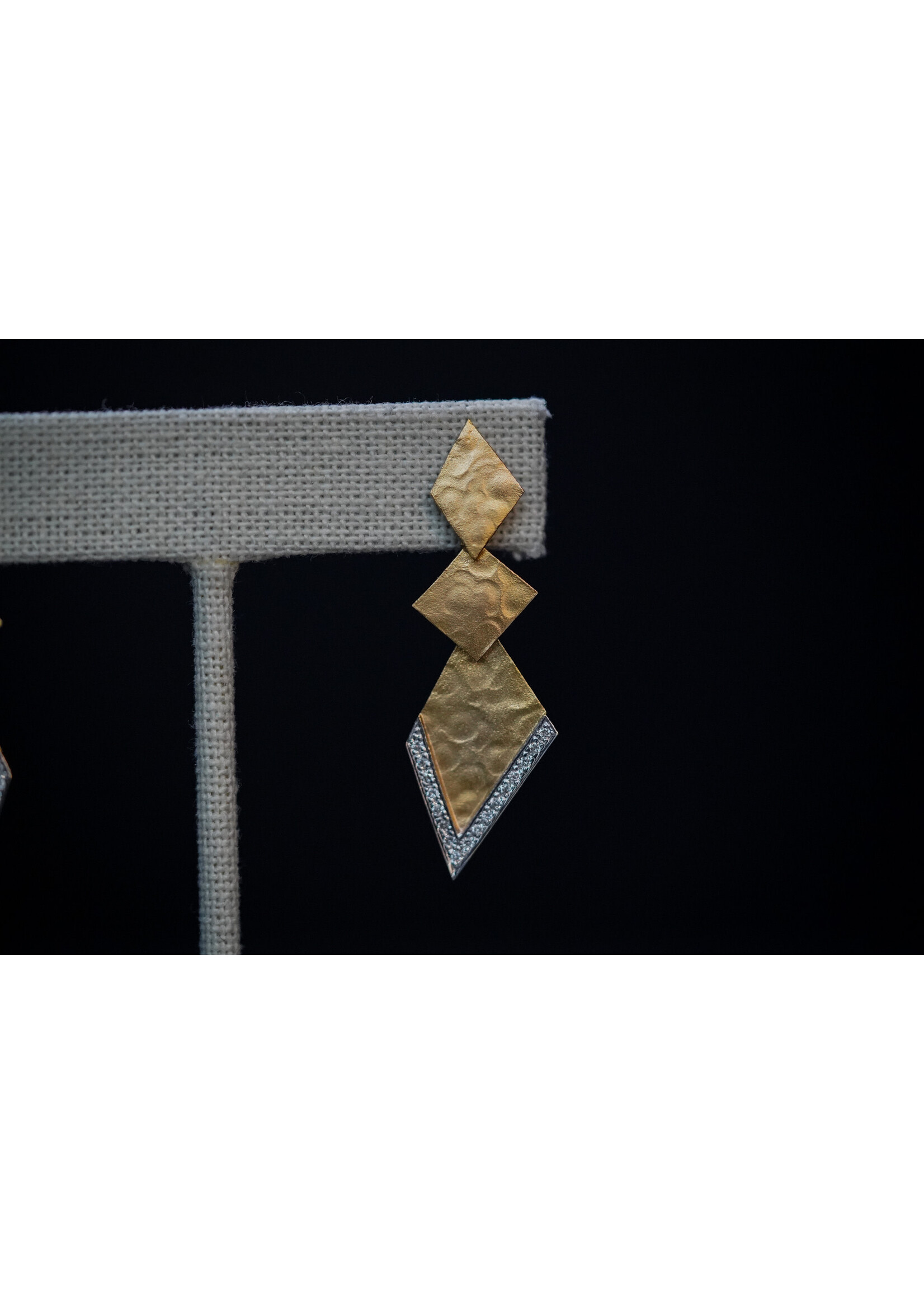 18KWY 5.20g .32ctw Diamond Geometric Dangle Earrings