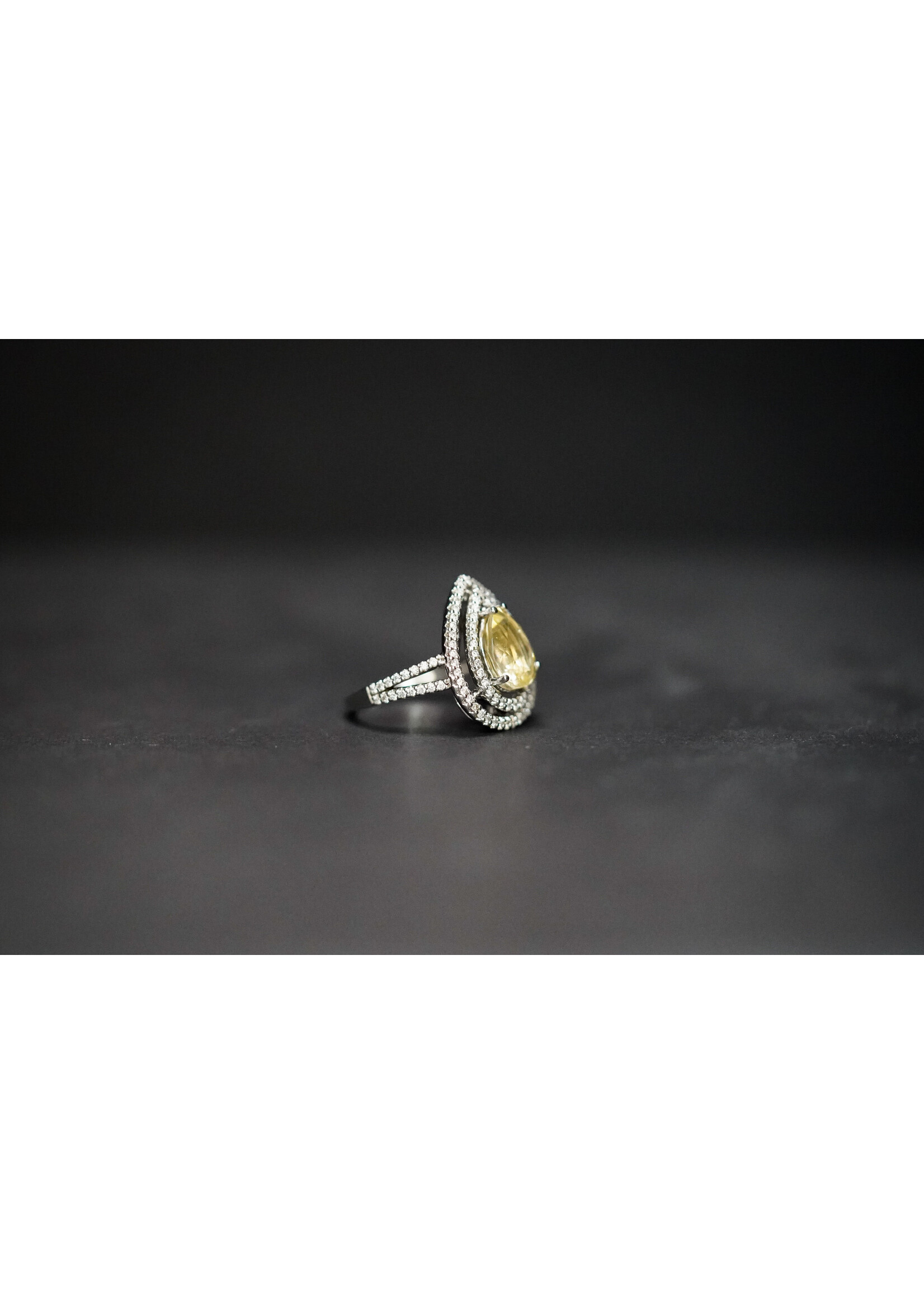 14KW 6.89g 3.82ctw (3.27ctr) Yellow Sapphire & Diamond Double Halo Fashion Ring (size 6)