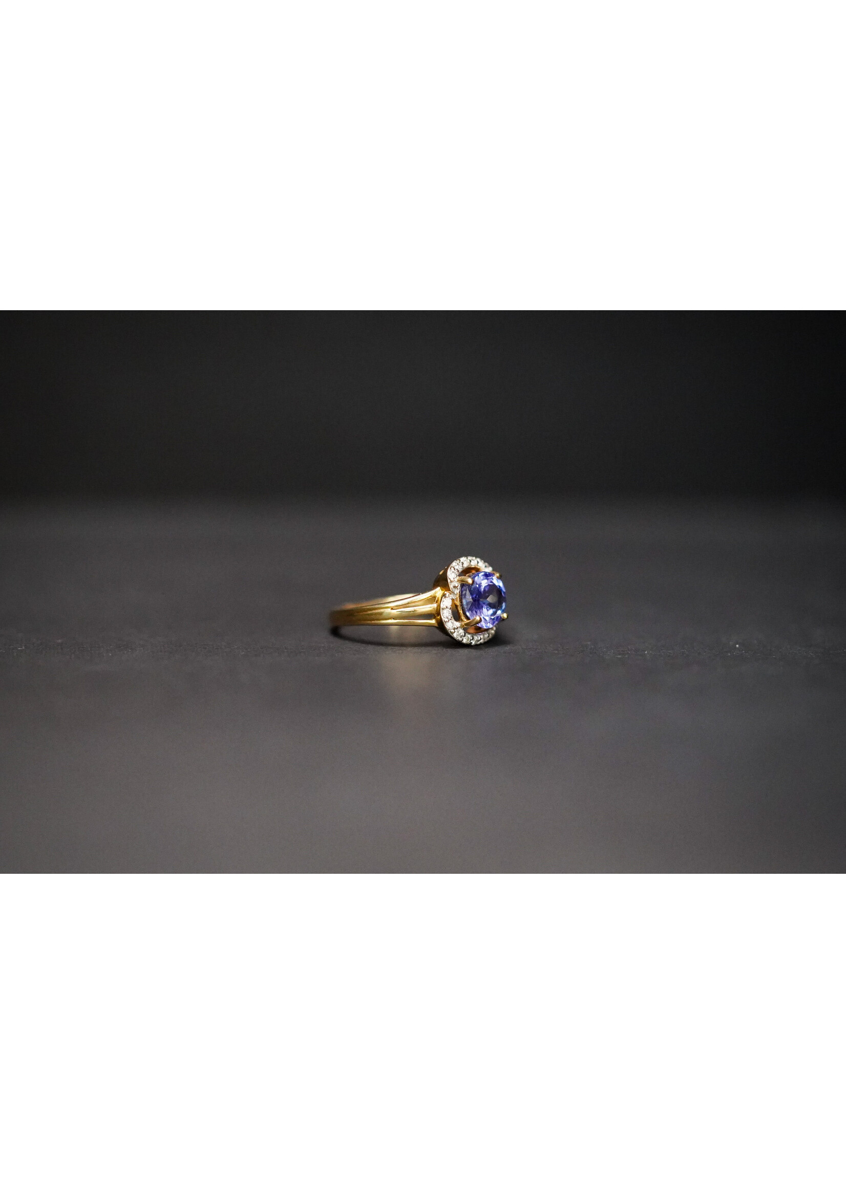 18KY 3.7g 1.37ctw (1.17ctr) Tanzanite & Diamond Halo Ring (size 7)