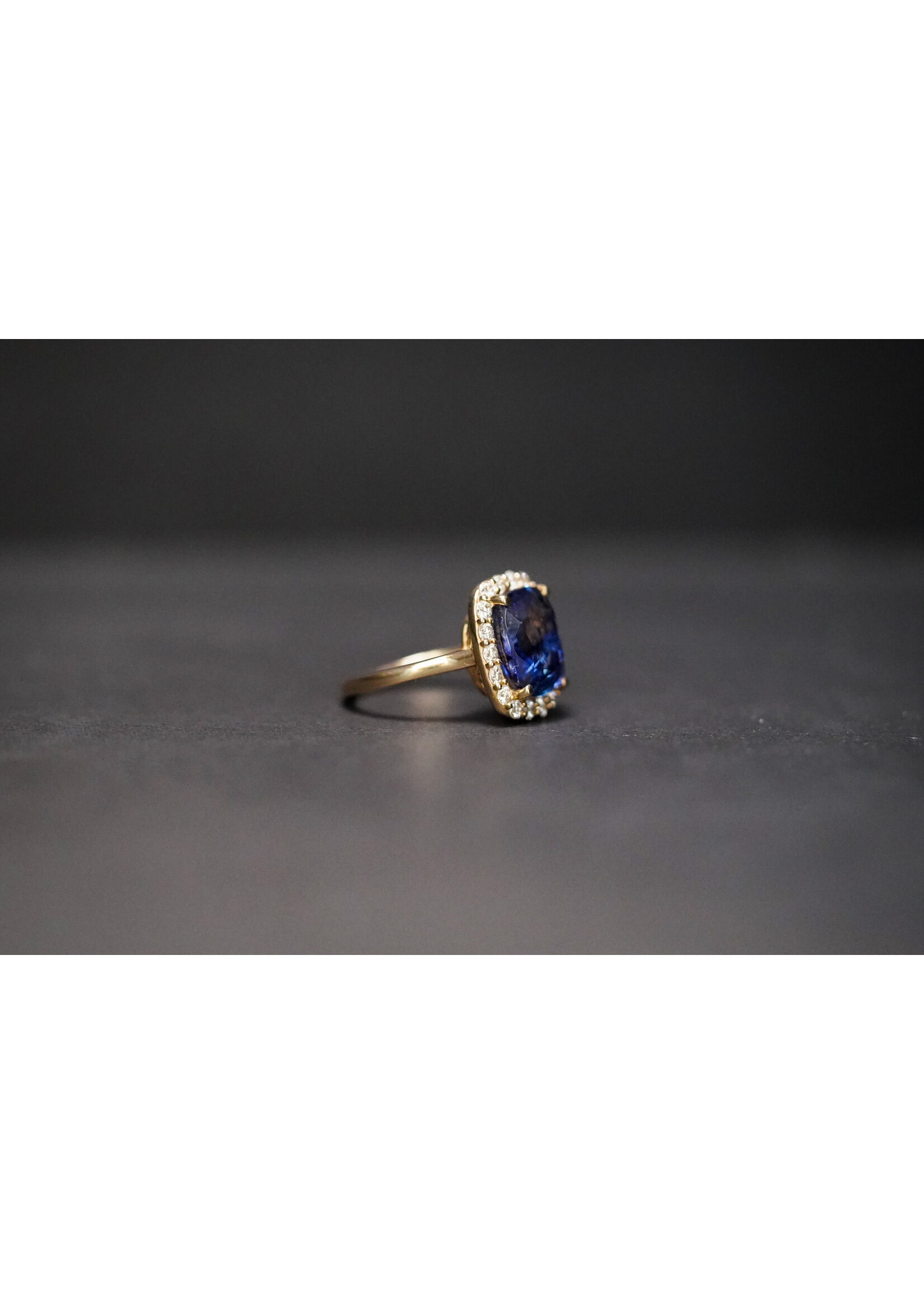 14KY 5.86g 6.43ctw (5.85ctr) Cushion Sapphire Halo Fashion Ring (size 6)