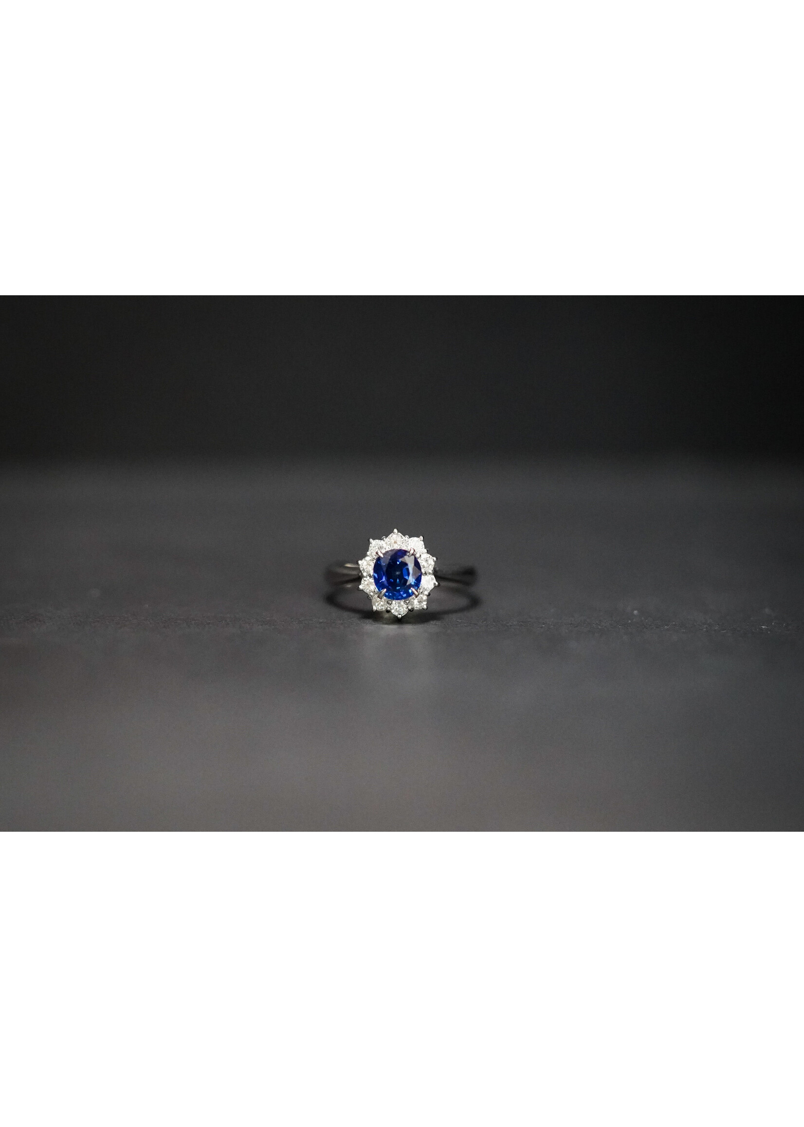 Platinum 4.73g 1.63ctw (1.18ctr) Round Blue Sapphire Halo Fashion Ring (size 6.5)