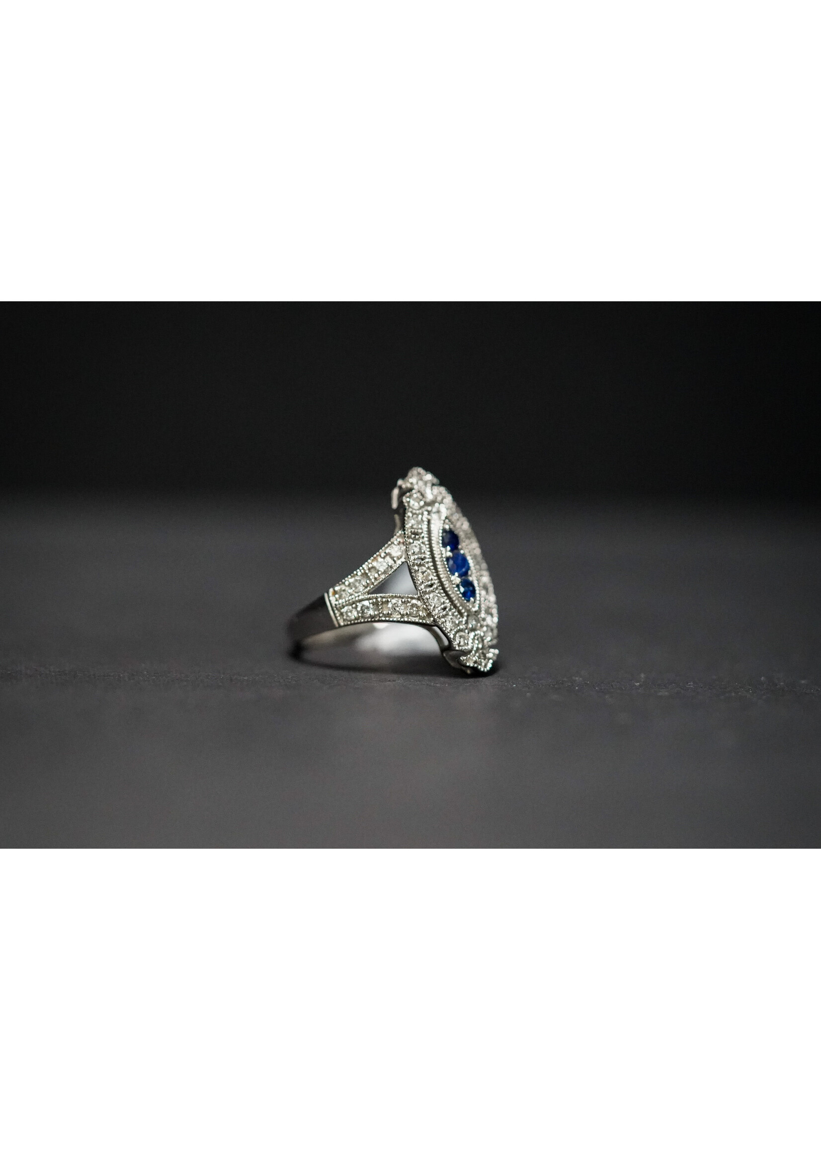 14KW 4.0g .84ctw Sapphire & Diamond Vintage Inspired Ring (size 7)