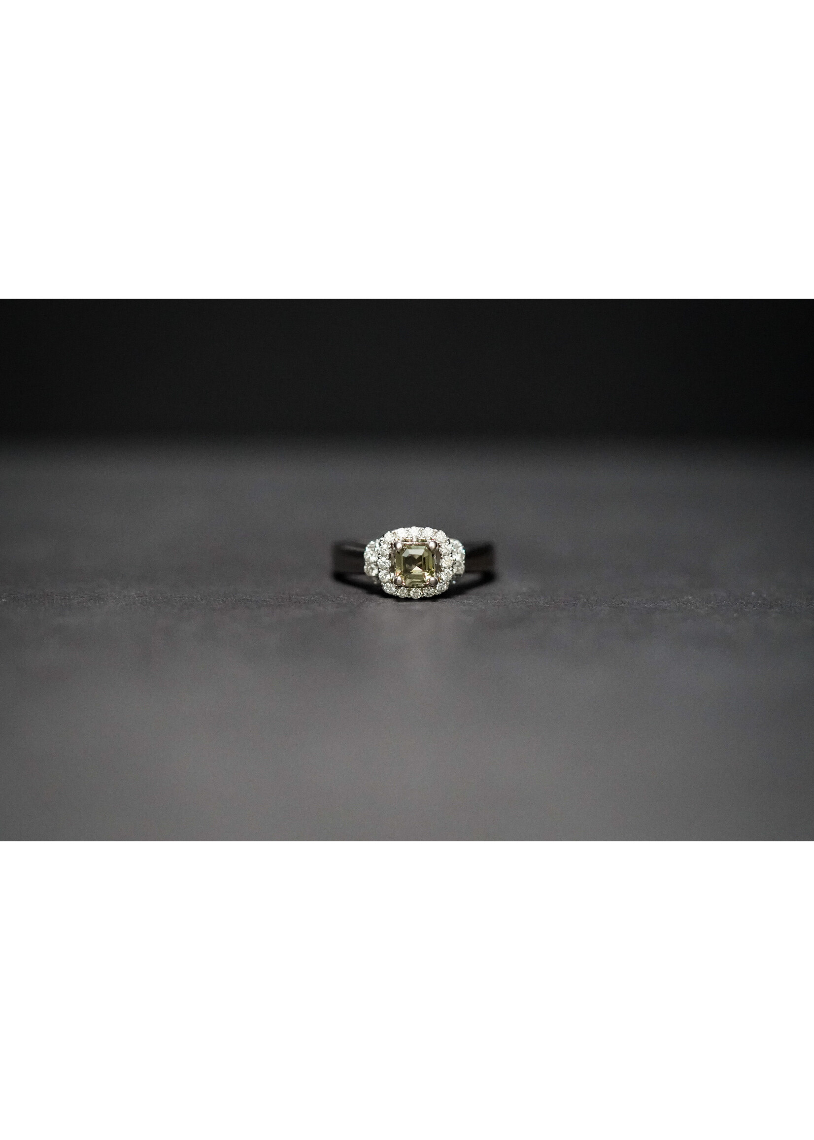 18KW 4.06g 1.03ctw (.58ctr) Sapphire & Diamond Halo Fashion Ring (size 5.75)