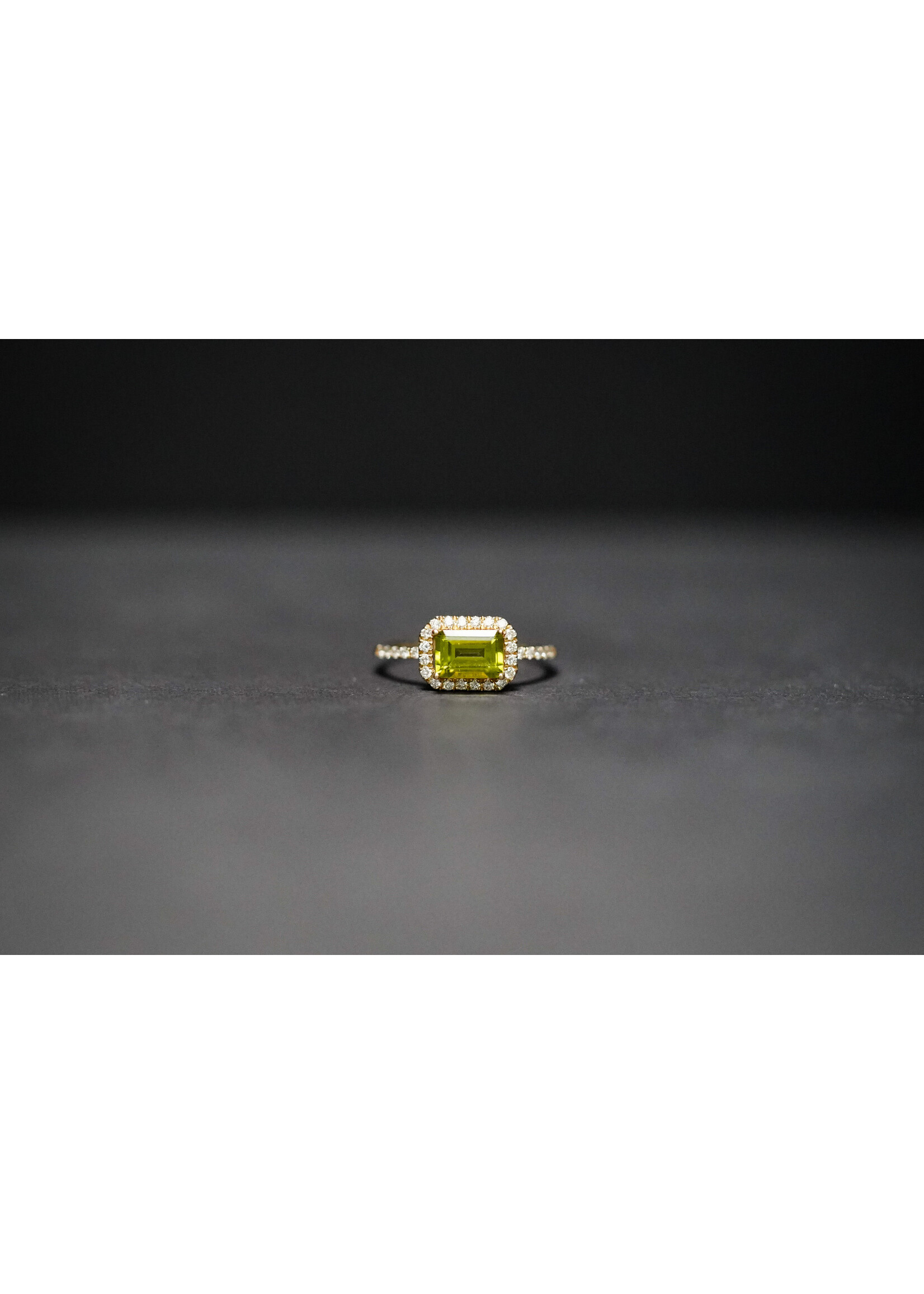 14KY 1.75g 1.27ctw (.97ctr) Peridot & Diamond Fashion Ring (size 6.5)