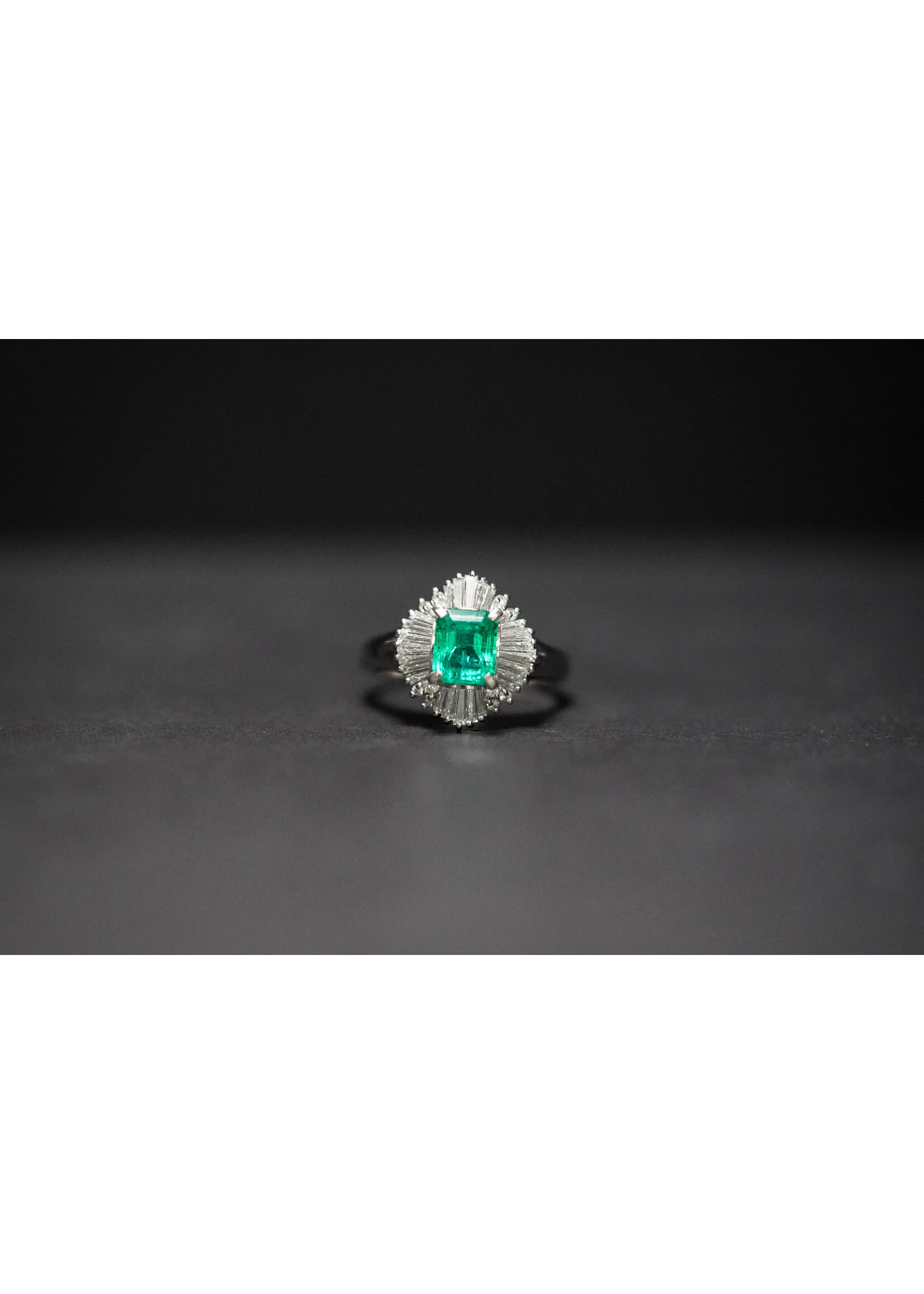 AATT-Platinum 8.4g 2.25ctw (1.40ctr) Emerald & Diamond Estate Ring (size 8.25)
