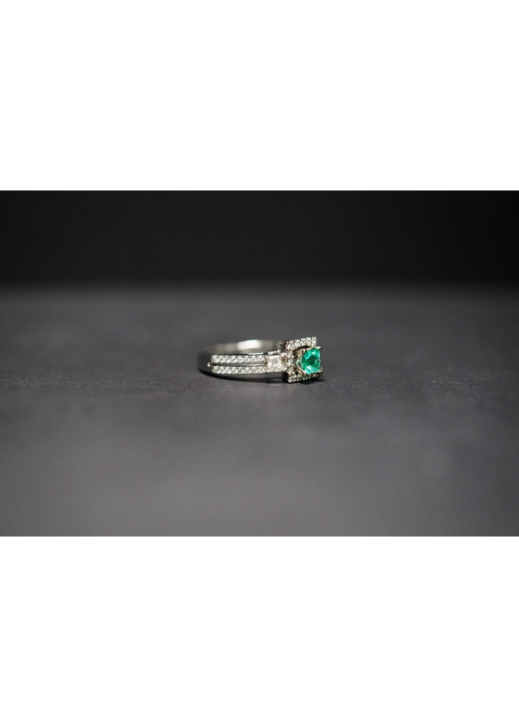 14KW 4.7g 1.50ctw (.85ctr) Emerald & Diamond Halo Ring (size 7)