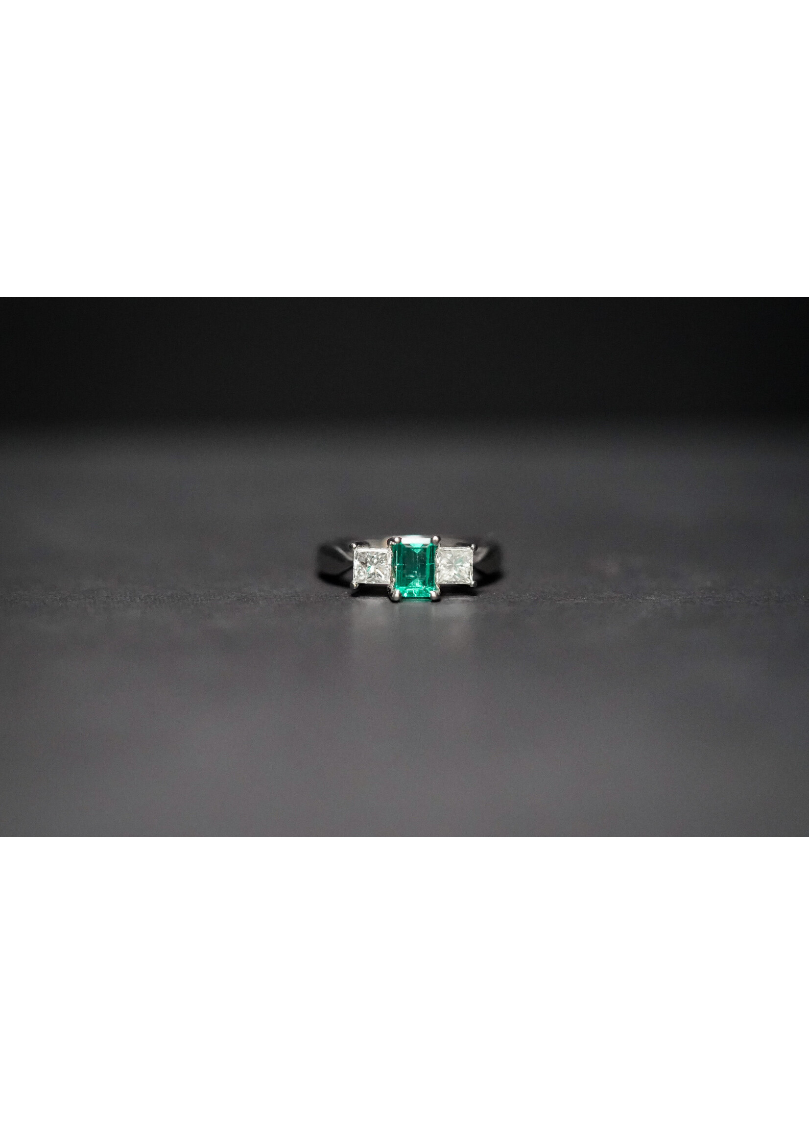 Platinum 7.01g 1.50ctw (.75ctr) Emerald & Diamond 3-Stone Ring (size 5)