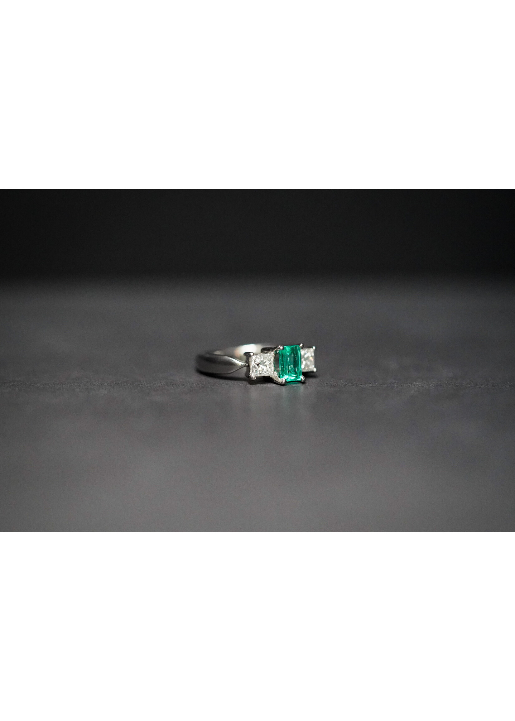 Platinum 7.01g 1.50ctw (.75ctr) Emerald & Diamond 3-Stone Ring (size 5)