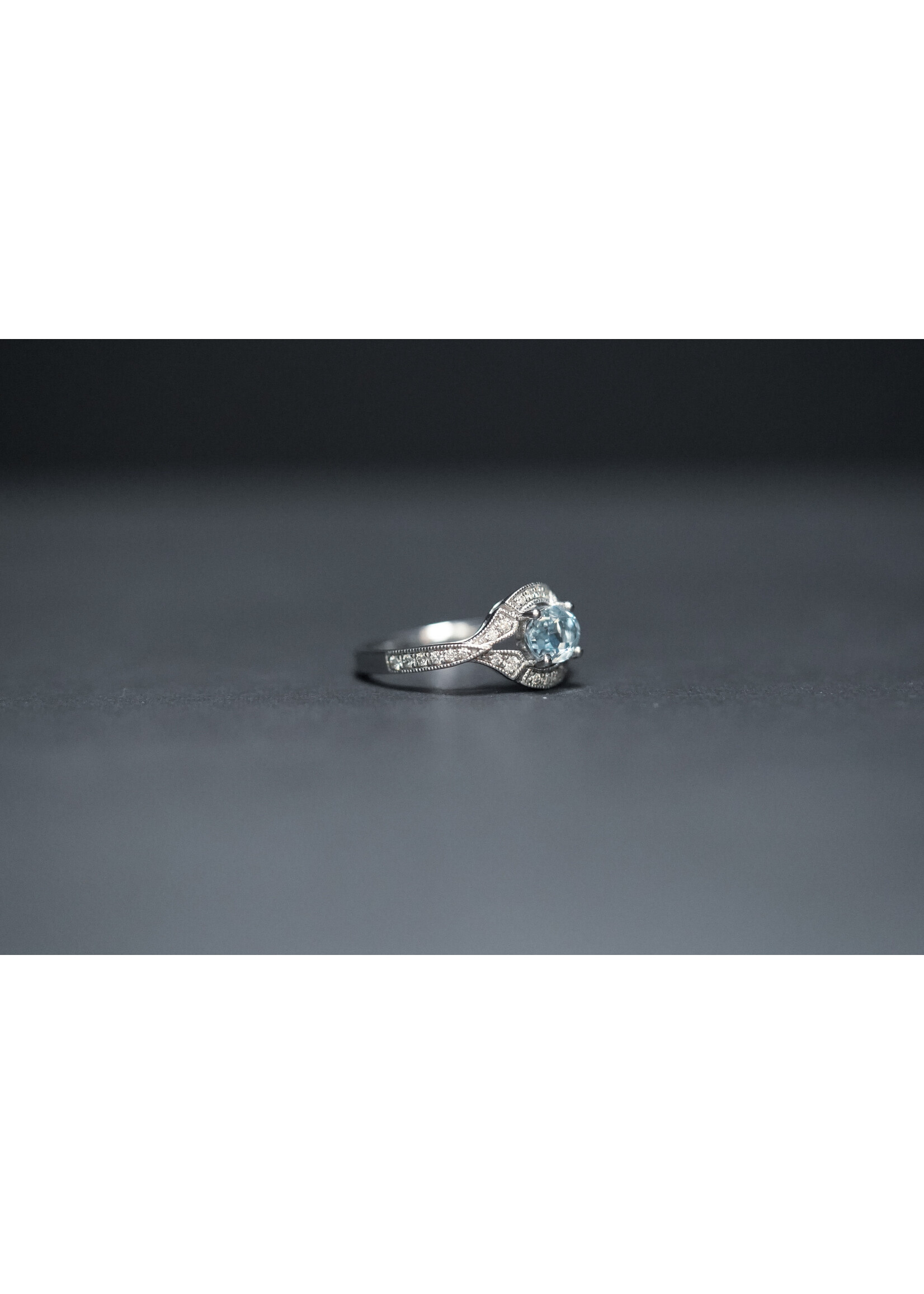 Platinum 6.67g 1.21ctw (.95ctr) Aquamarine & Diamond Fashion Ring (size 7)