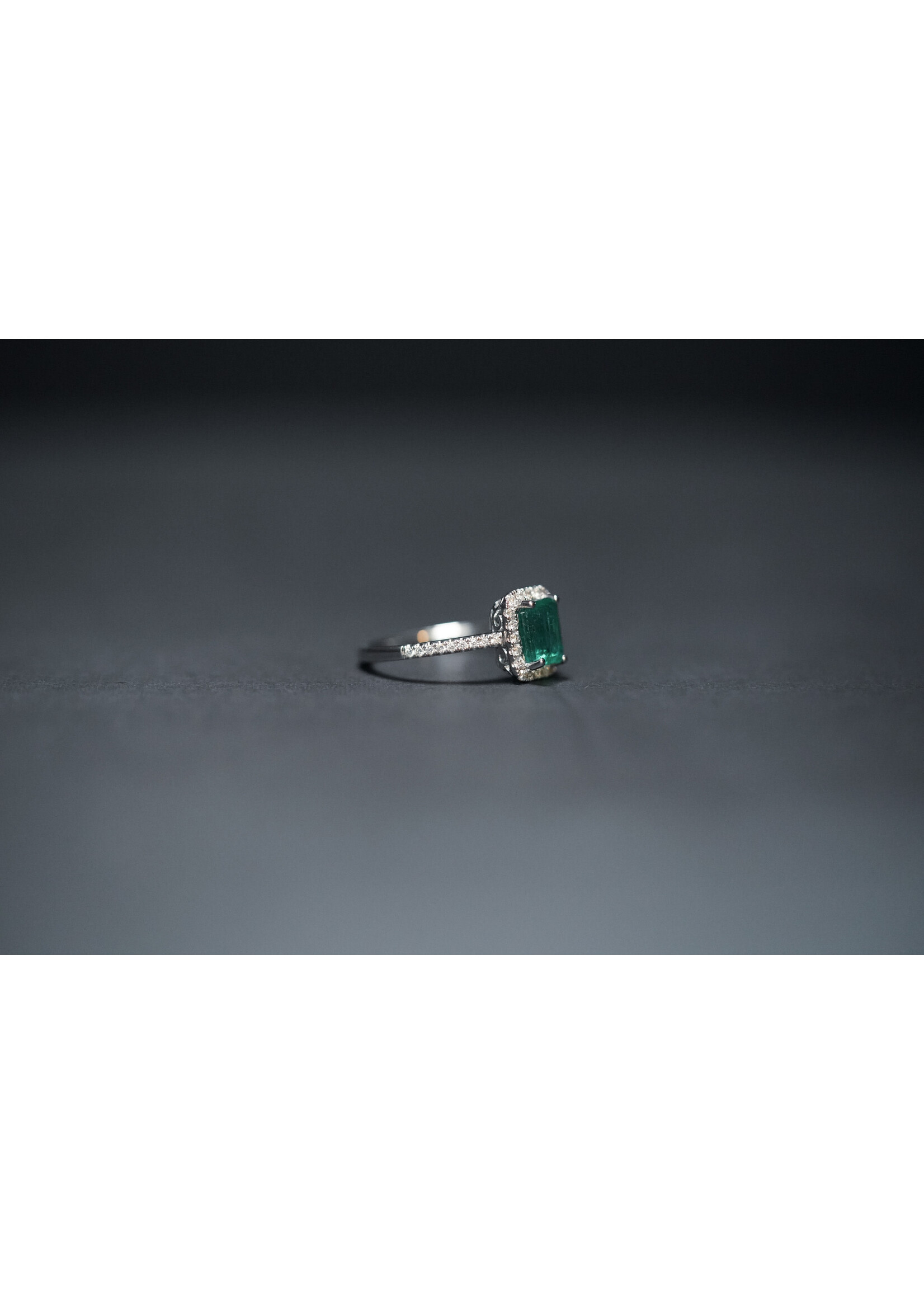 18KW 2.69g 1.42ctw (1.17ctr) Emerald & Diamond Halo Ring (size 6.5)