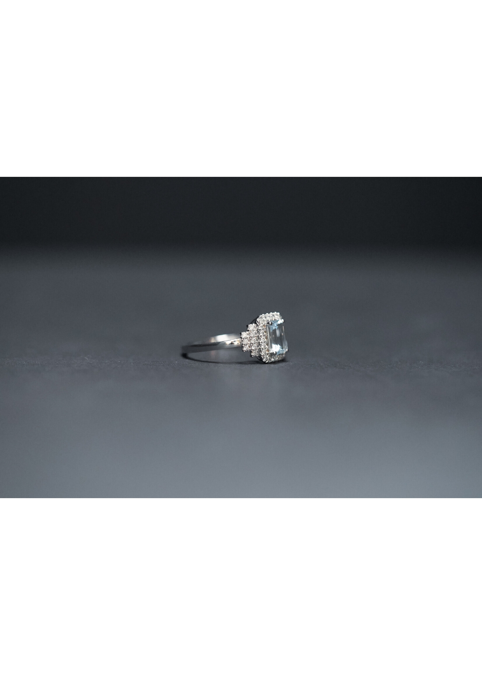 14KW 2.30g 1.20ctw (.90ctr) Aquamarine & Diamond Fashion Ring (size 7)