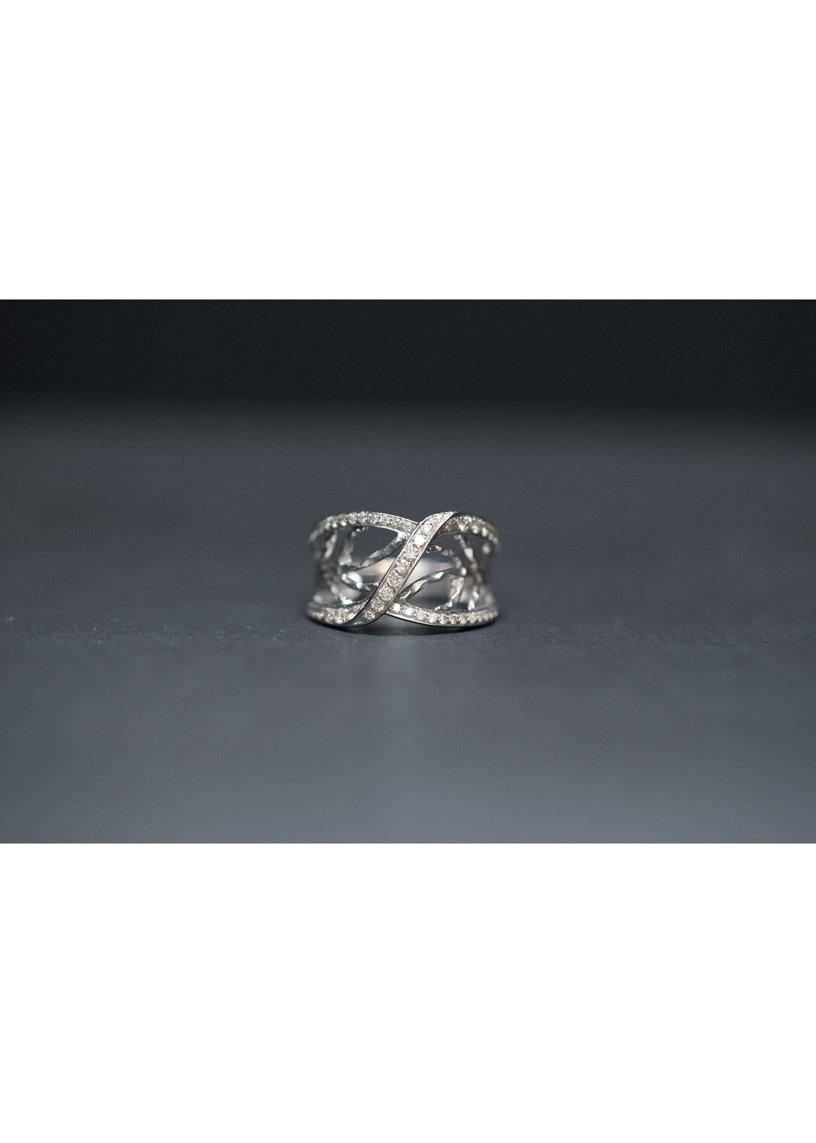 18KW 7.1g .78ctw Diamond Fashion Ring (size 6)