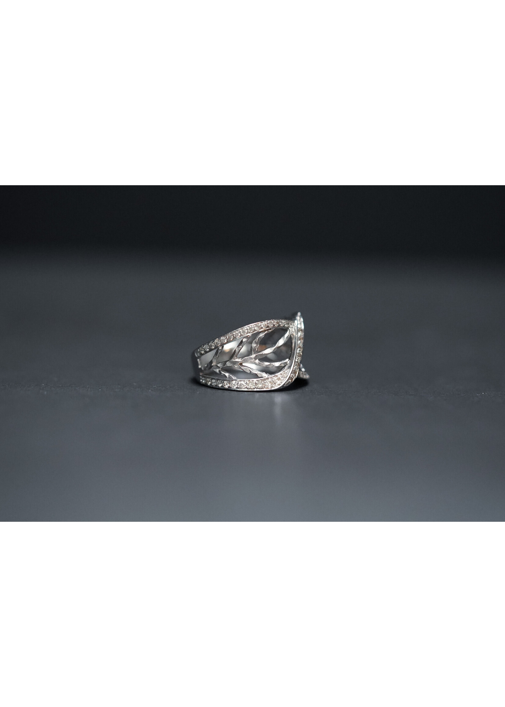 18KW 7.1g .78ctw Diamond Fashion Ring (size 6)