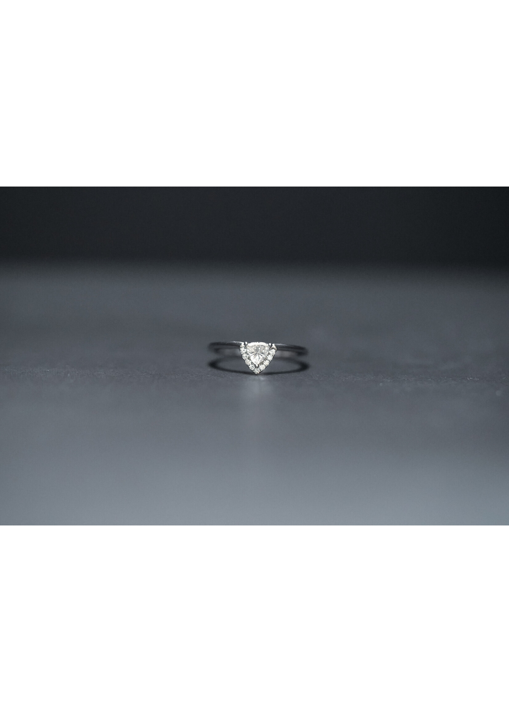 14KW 2.0g .33ctw (0.26ctr) I/SI1 Trillion Diamond Fashion Ring (size 6.75)
