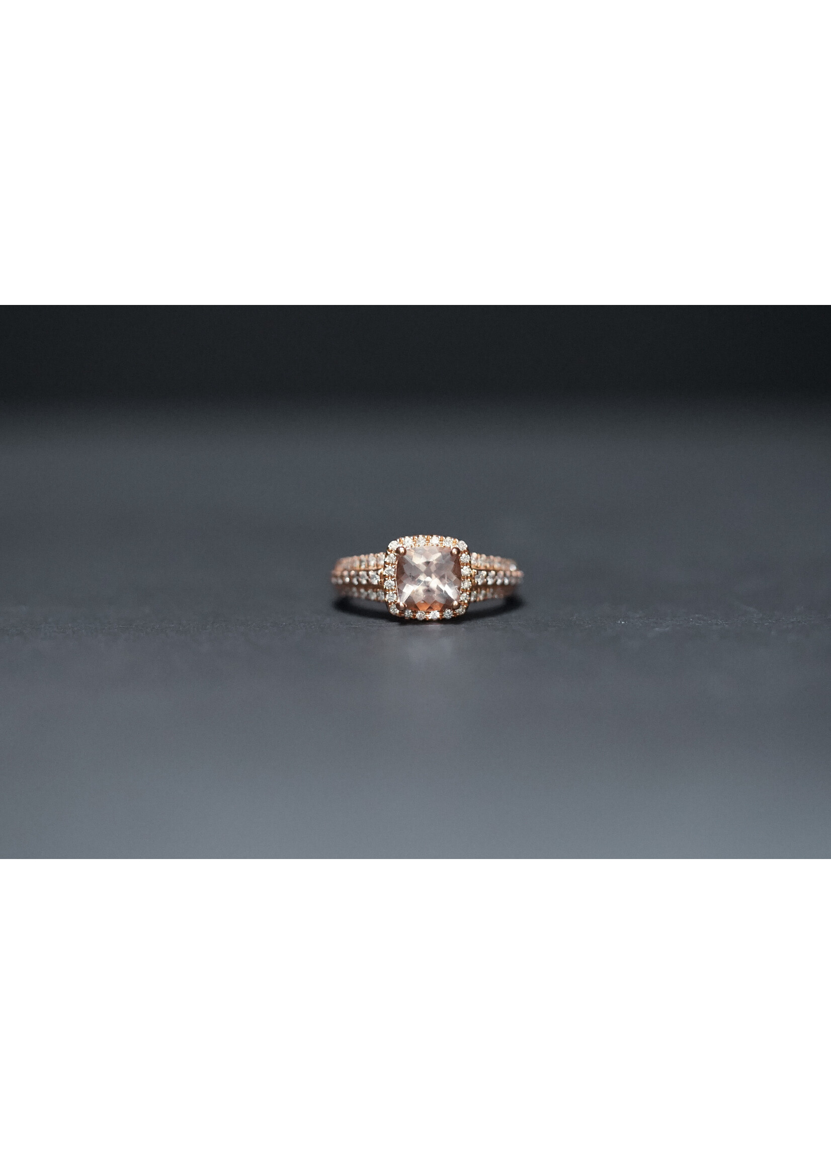 14KR 4.56g 2.00ctw (1.40ctr) Morganite & Diamond Halo Fashion Ring (size 6)