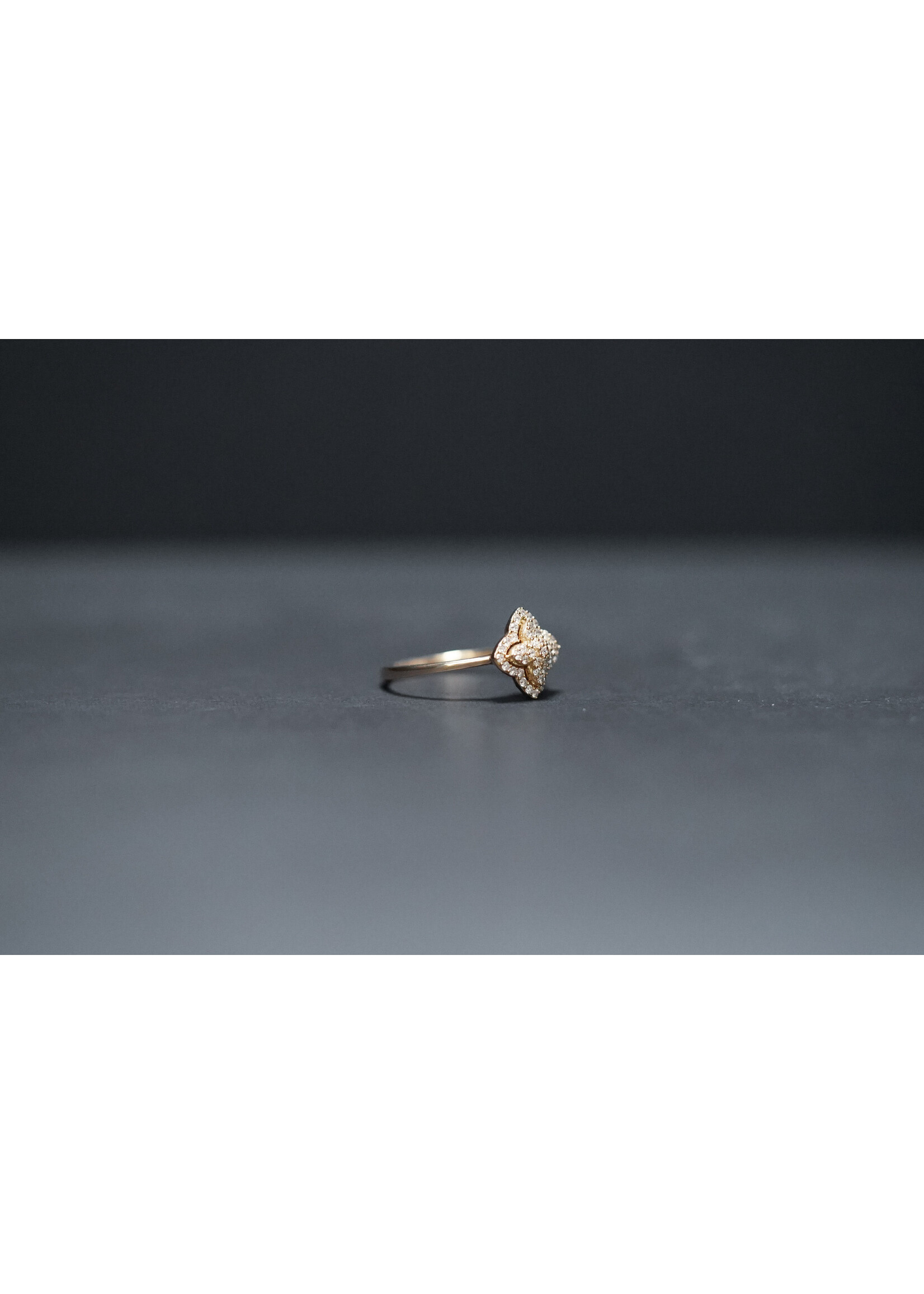 14KY 2.2g .28ctw Diamond Geometric Fashion Ring (size 6.5)