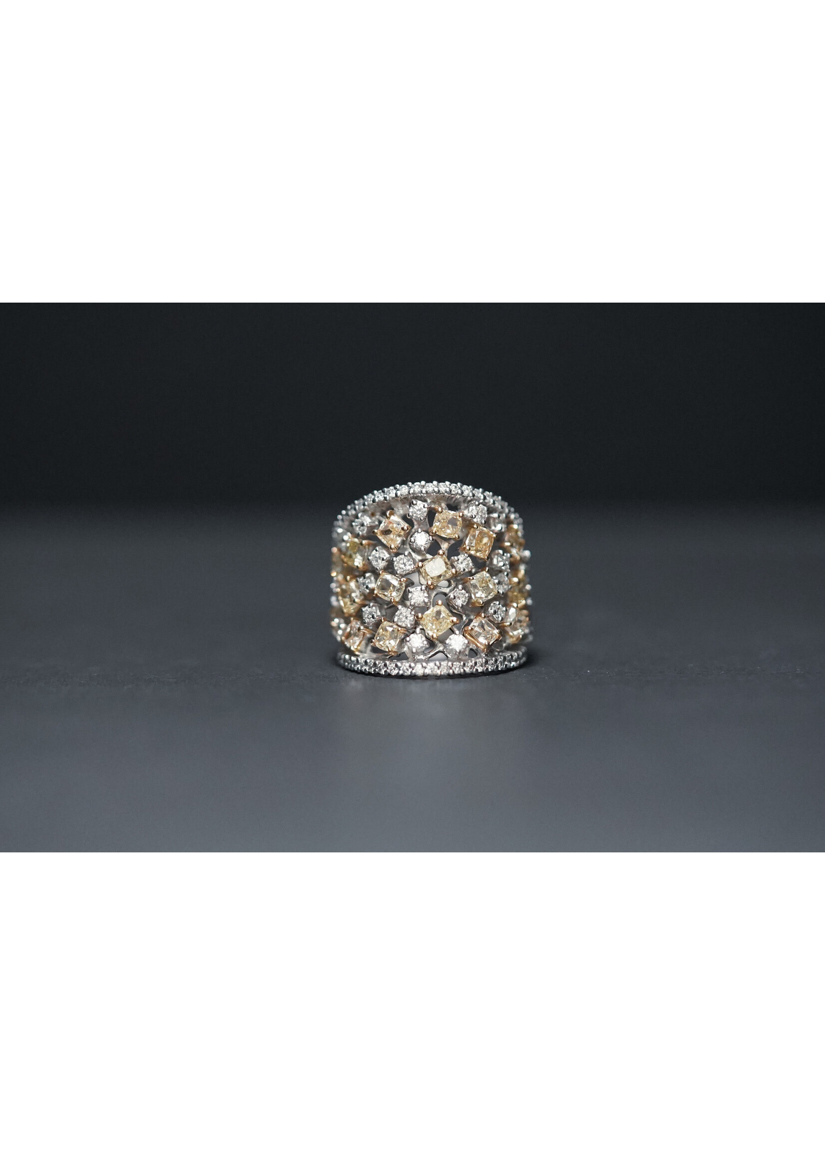14KW 12.8g 5.82ctw Fancy Diamond Fashion Ring (size 6.5)