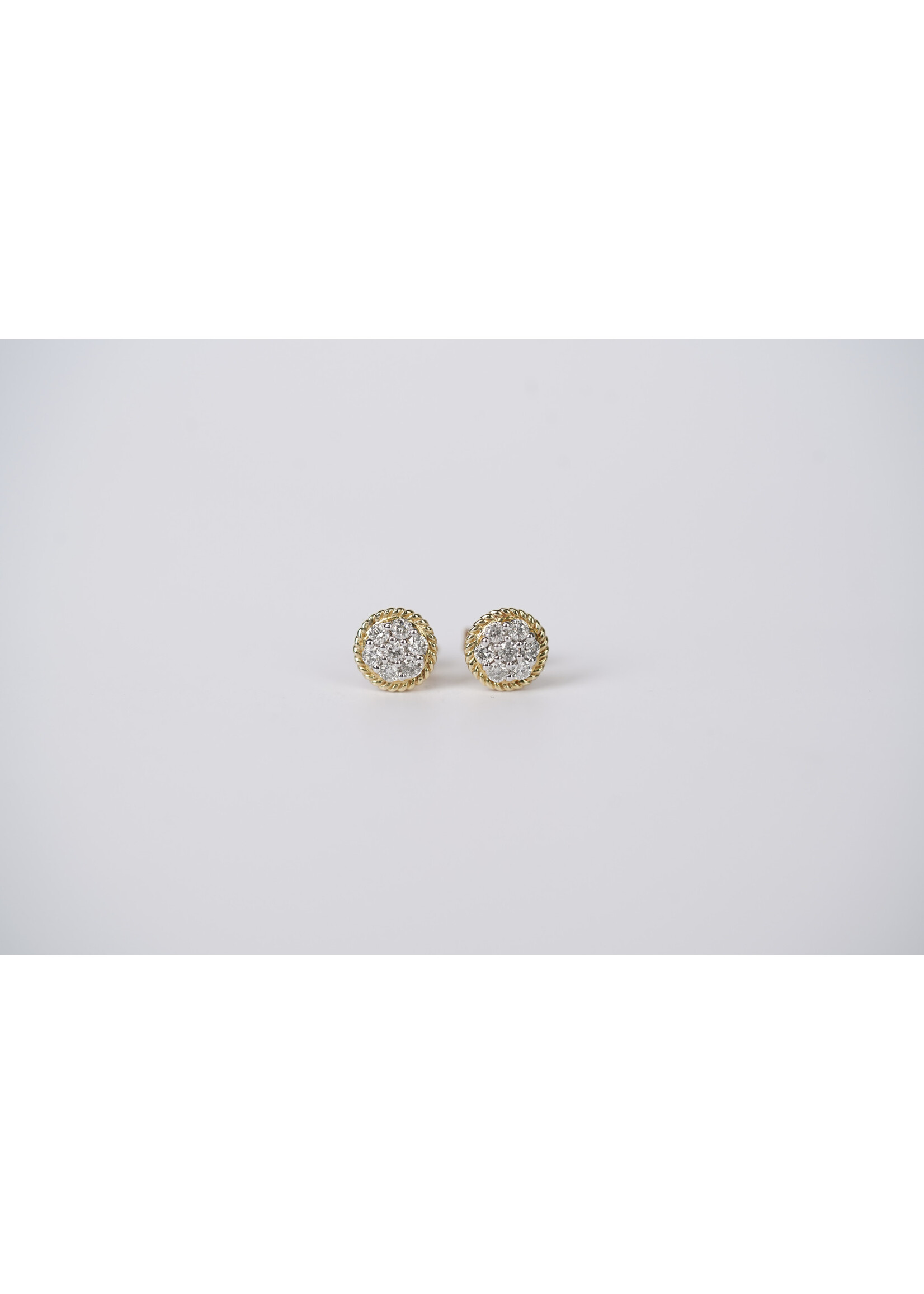 10KWY 1.37g .24ctw Diamond Cluster Stud Earrings