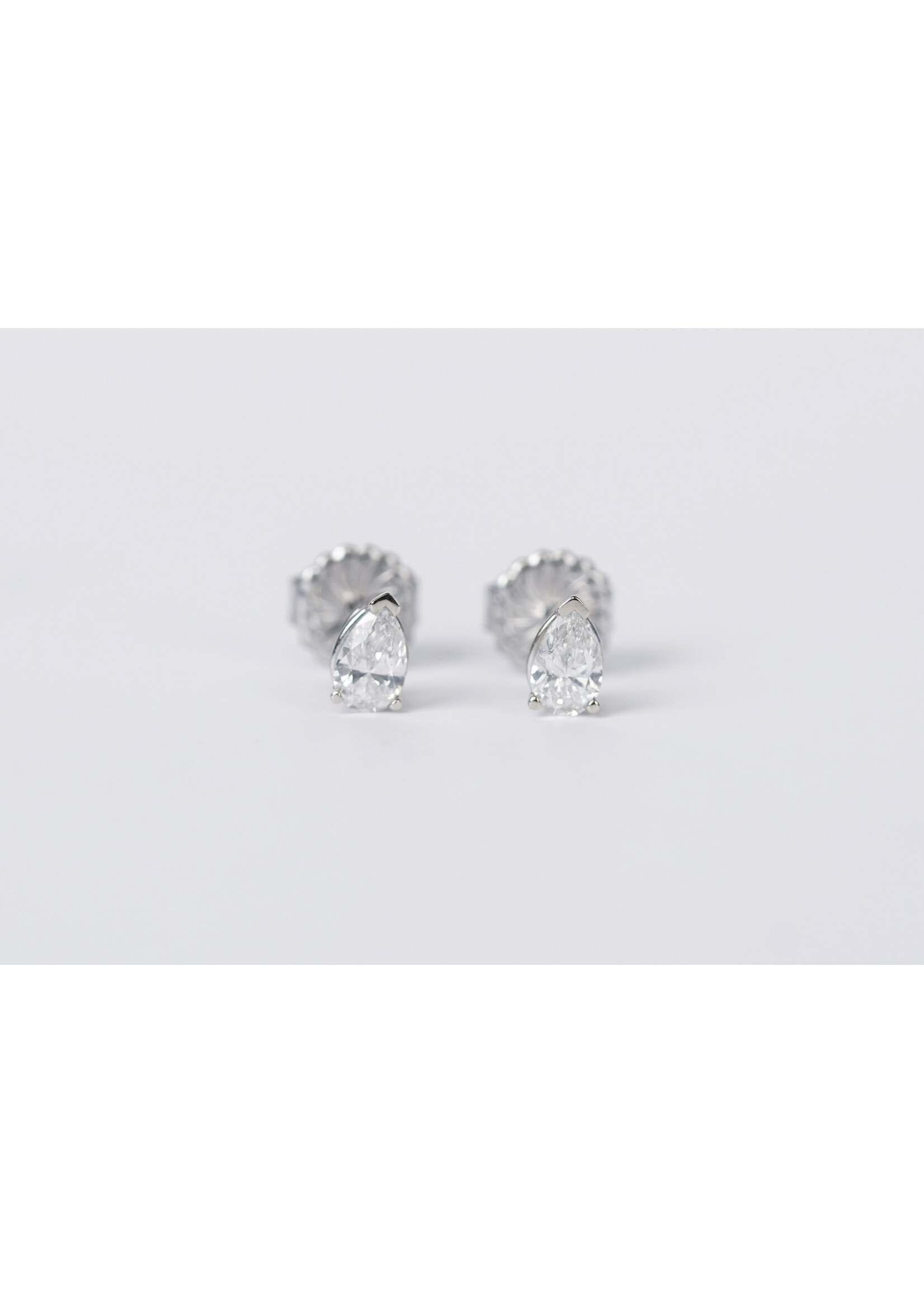 14KW 1.43g 1.08ctw E-F/VS-SI Pear Diamond Stud Earrings