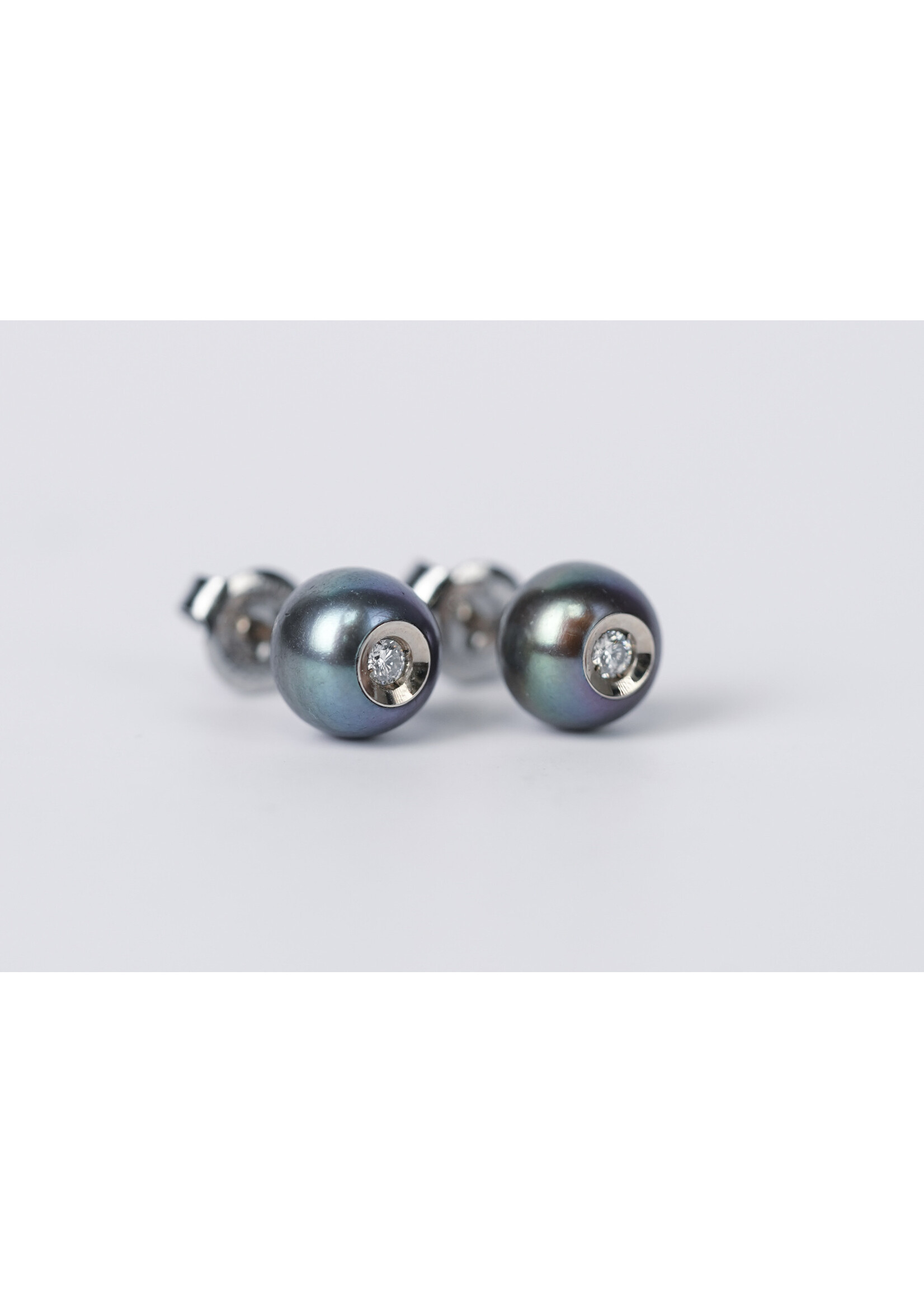 14KW 4.1g 7.5-8.5mm Tahitian Pearl & Diamond Set 18"