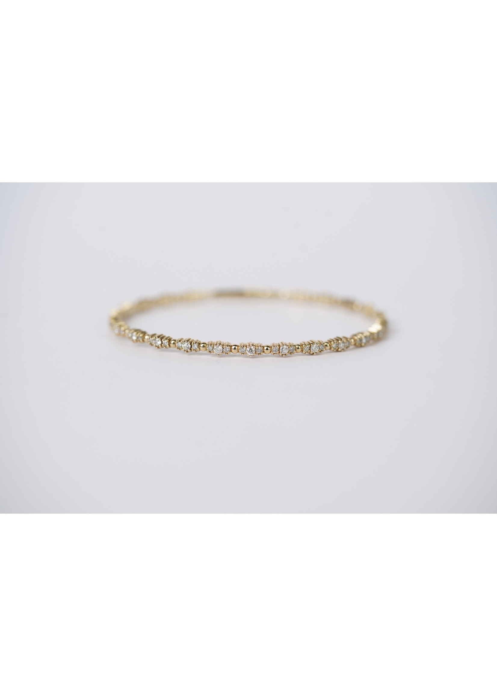 14KY 8.88g 1.41ctw Diamond Flex Bangle