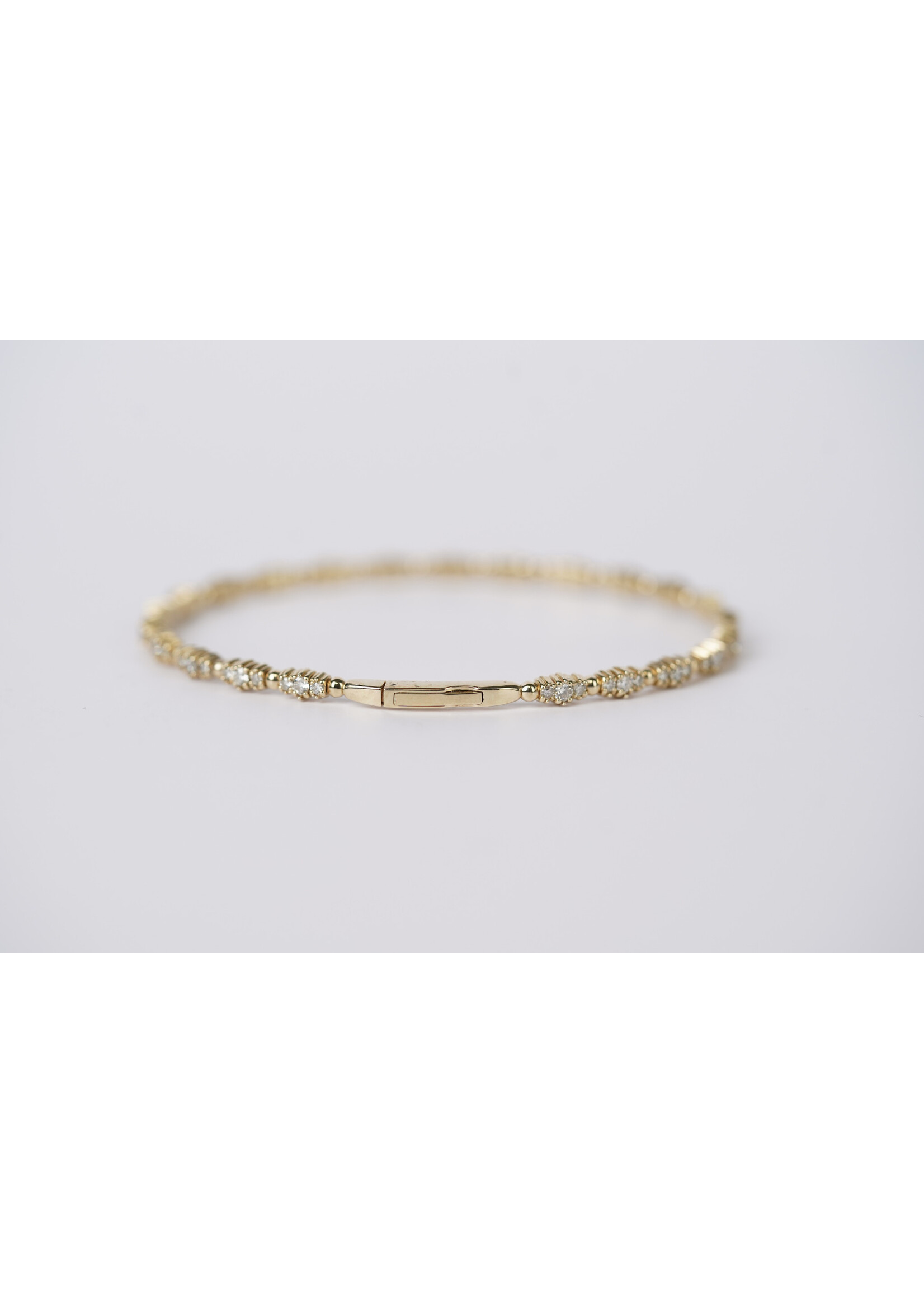 14KY 8.88g 1.41ctw Diamond Flex Bangle