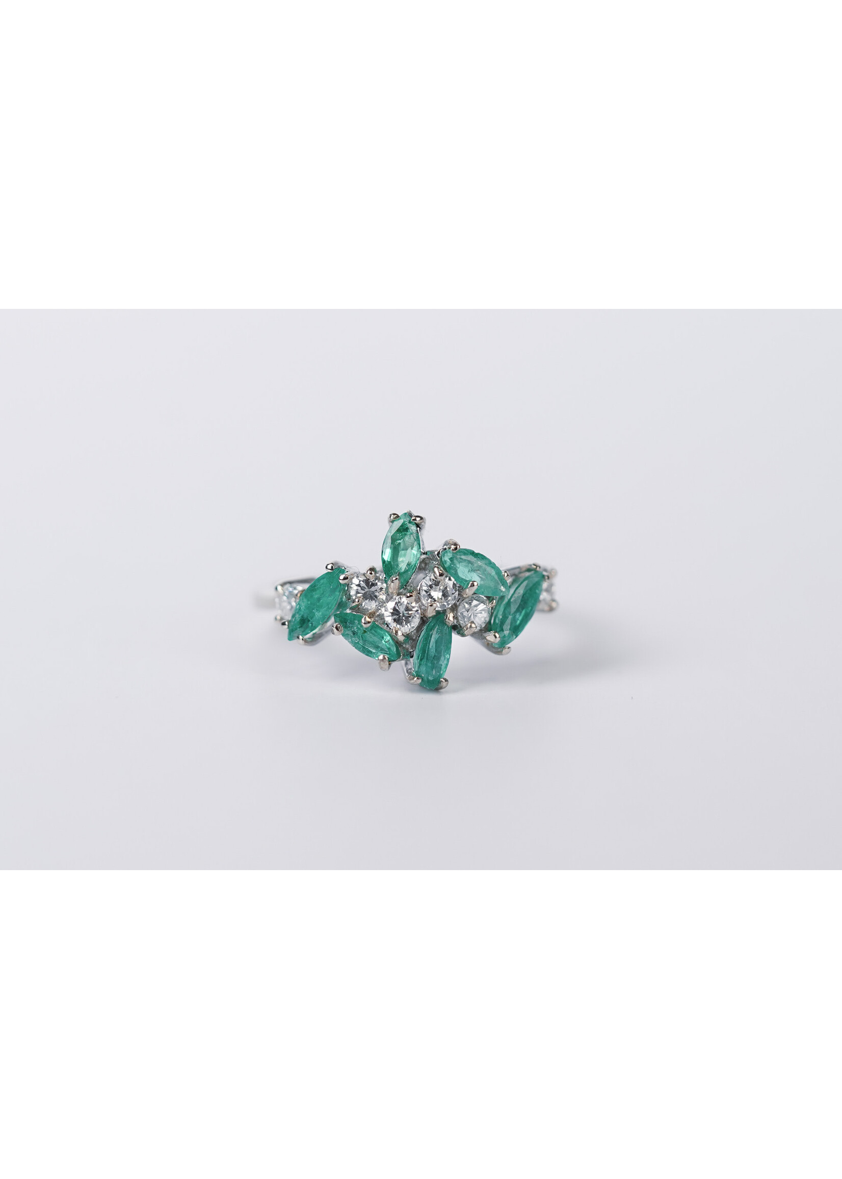 18KW 3.93g 1.00ctw Emerald & Diamond Fashion Ring (size 7)