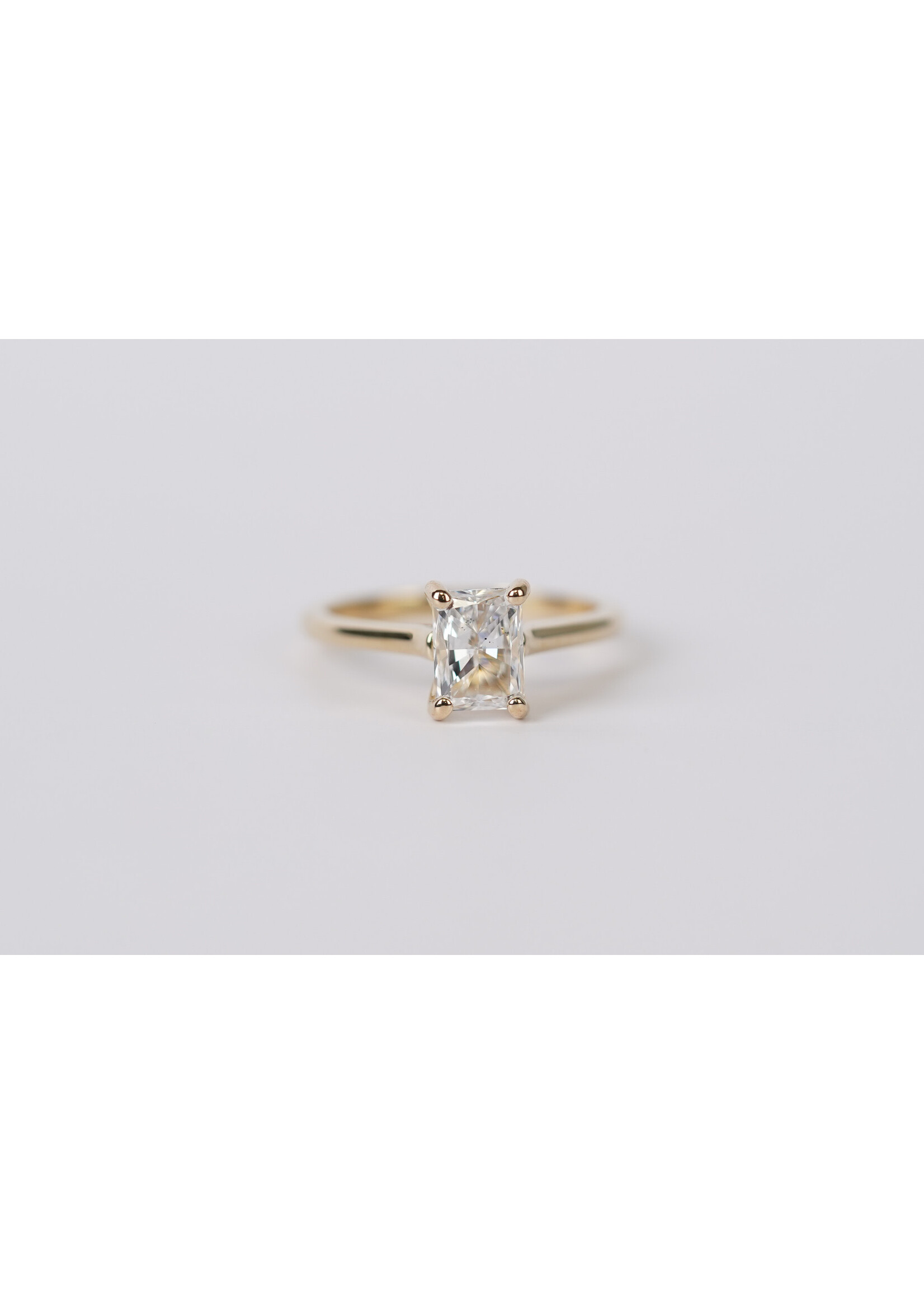 14KY 3.28g 1.70ct D/SI1 GIA Elongated Radiant Diamond Solitaire Engagement Ring (size 7)