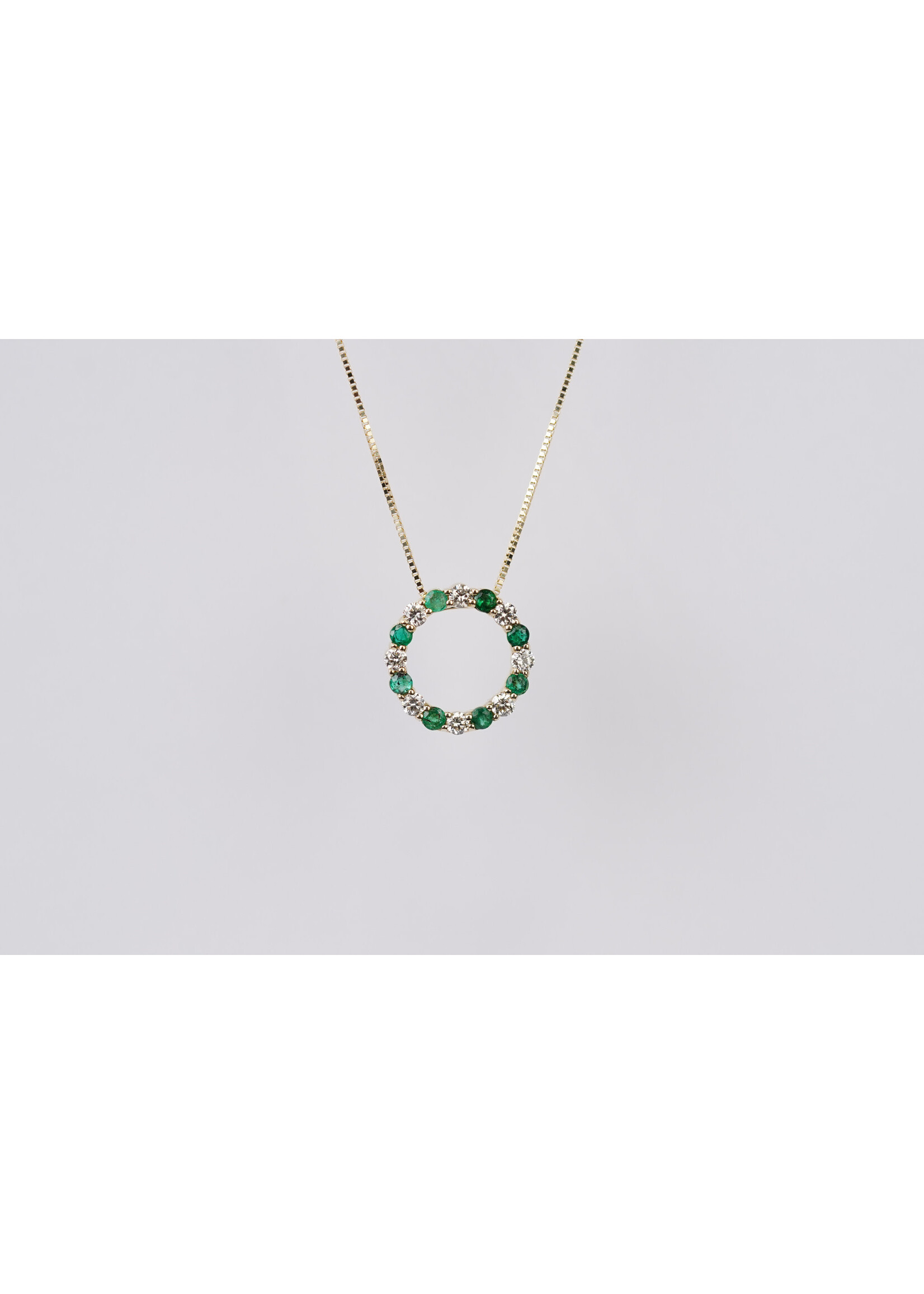 14KY 2.20g .52ctw Emerald & Diamond  Circle Pendant 18"