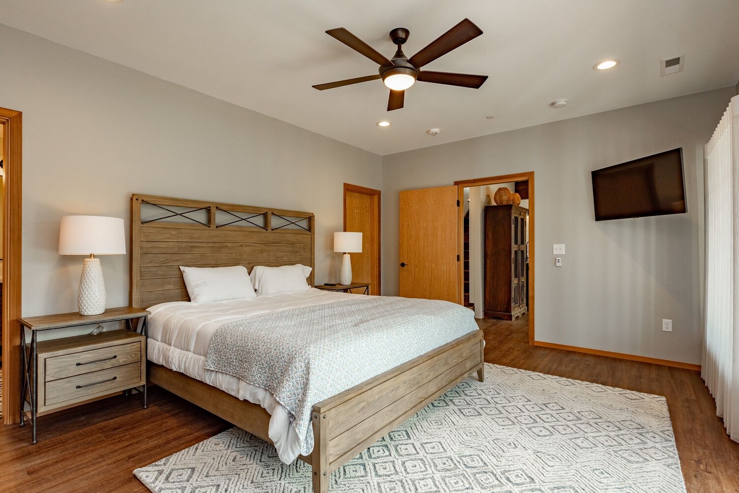 Modern Jackson Complete Bed Railey Design