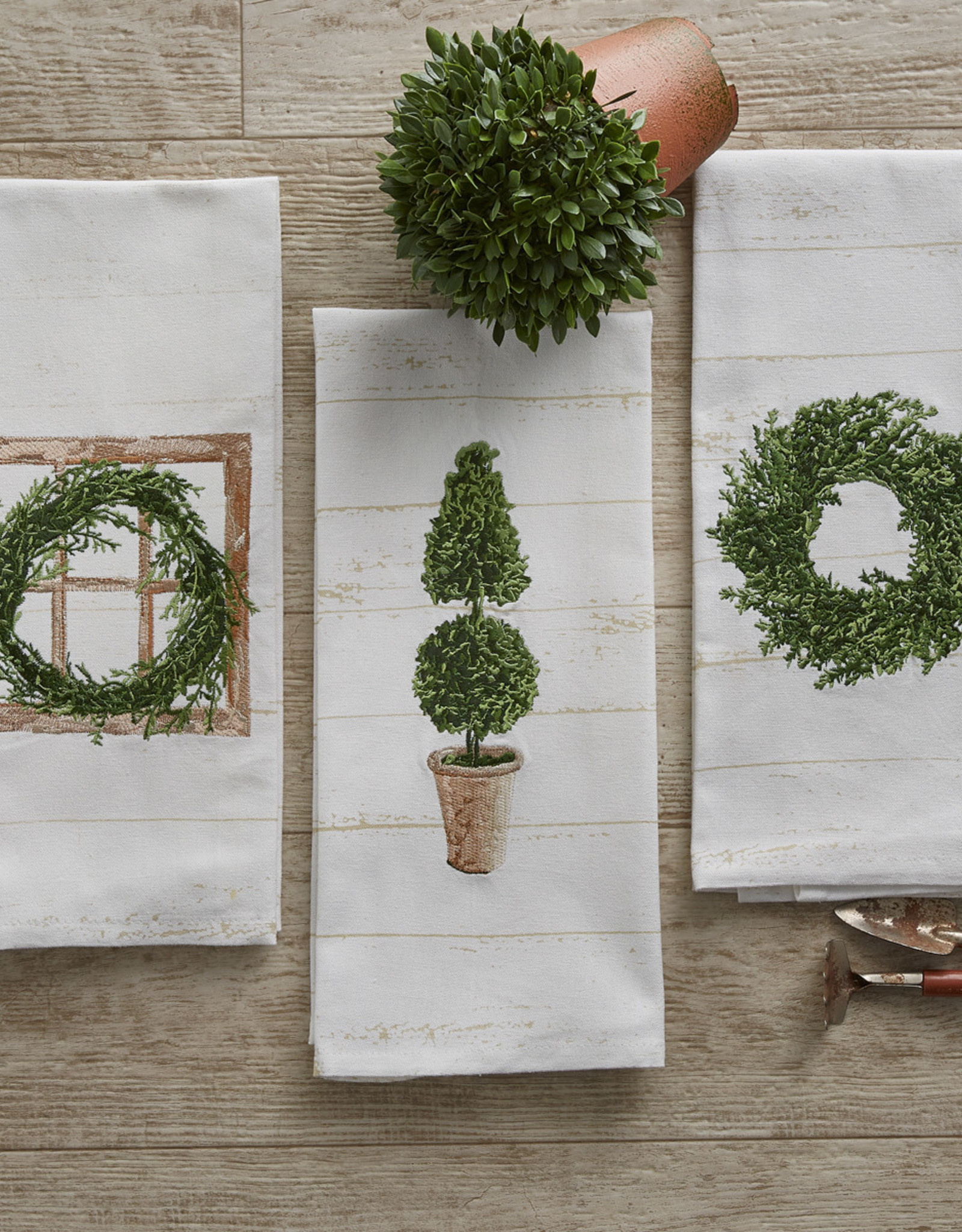 TT-Embroidered-Boxwood Wreath