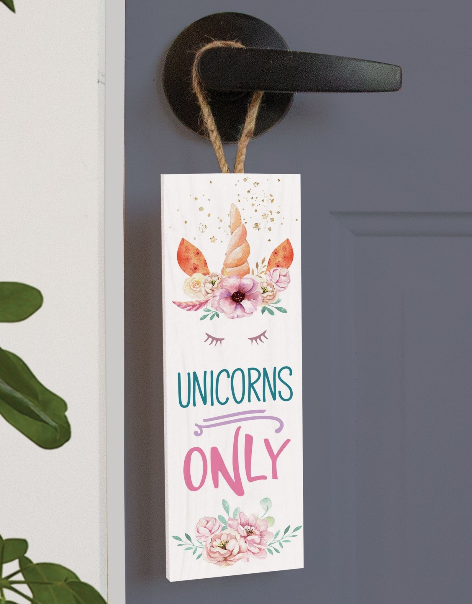 Pallet Hanging Sign-Unicorns Only