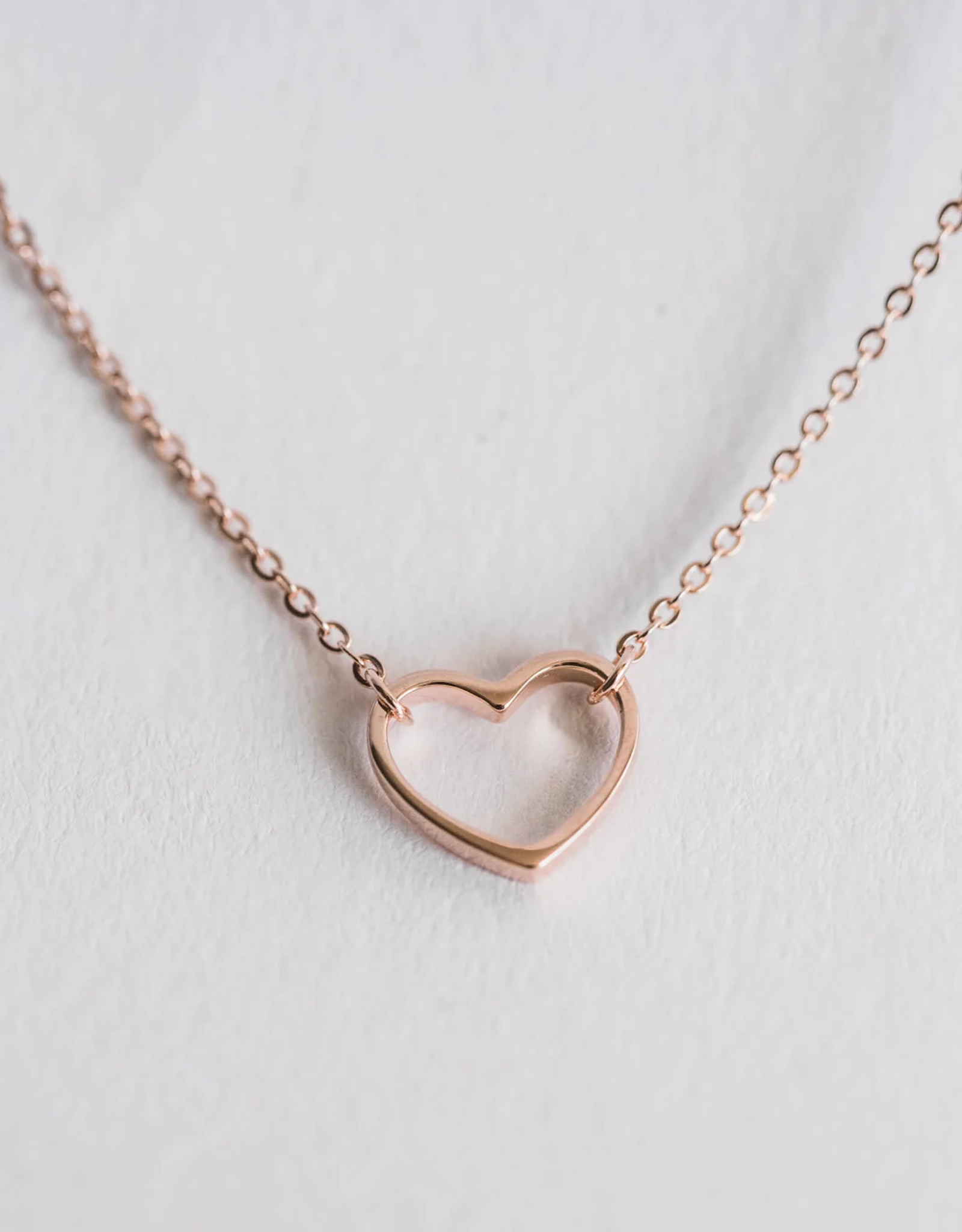 Sweet Three Designs Heart Necklace-Gold