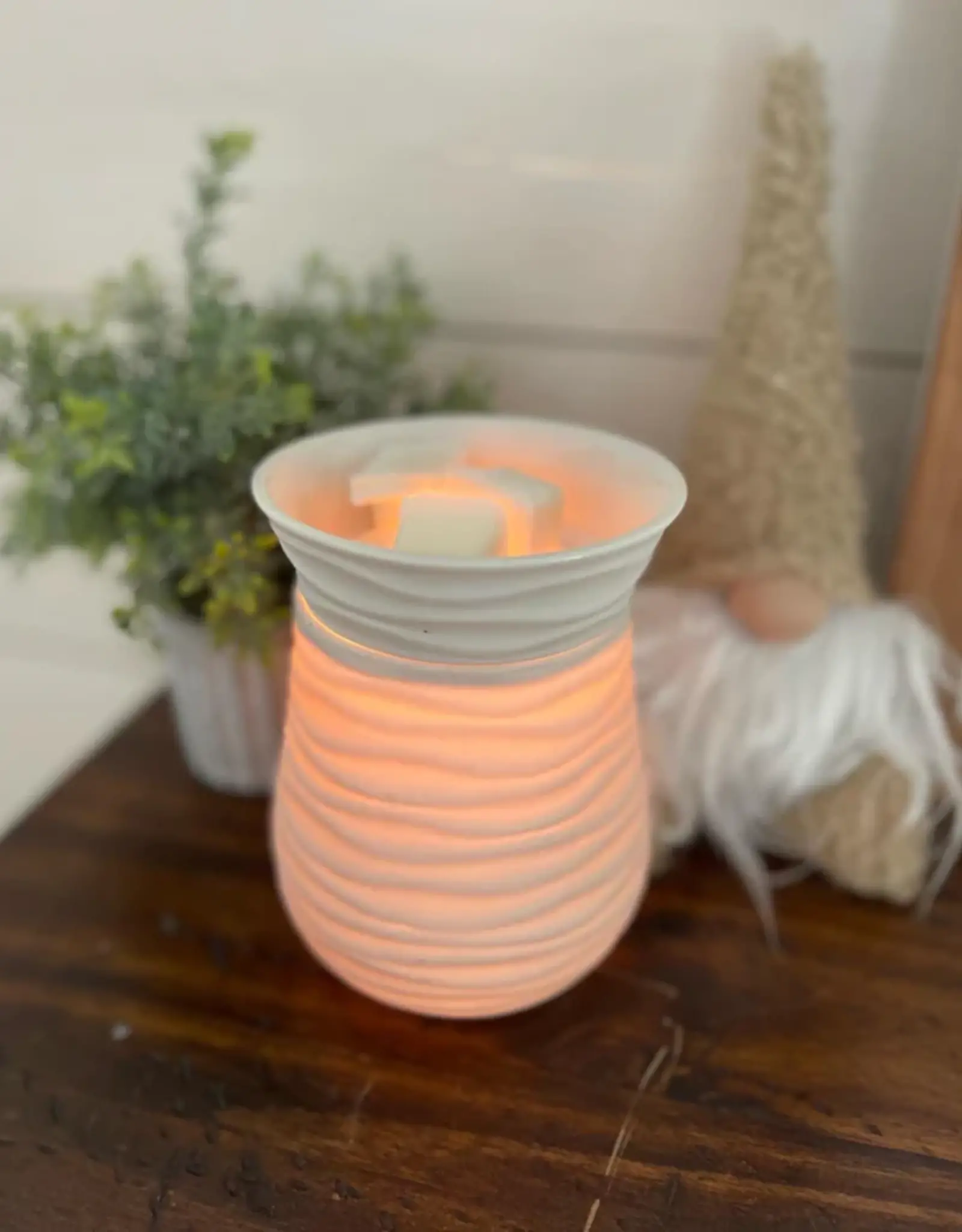 The Scented Market Wax Melter, Matte White Swirl Plug-In