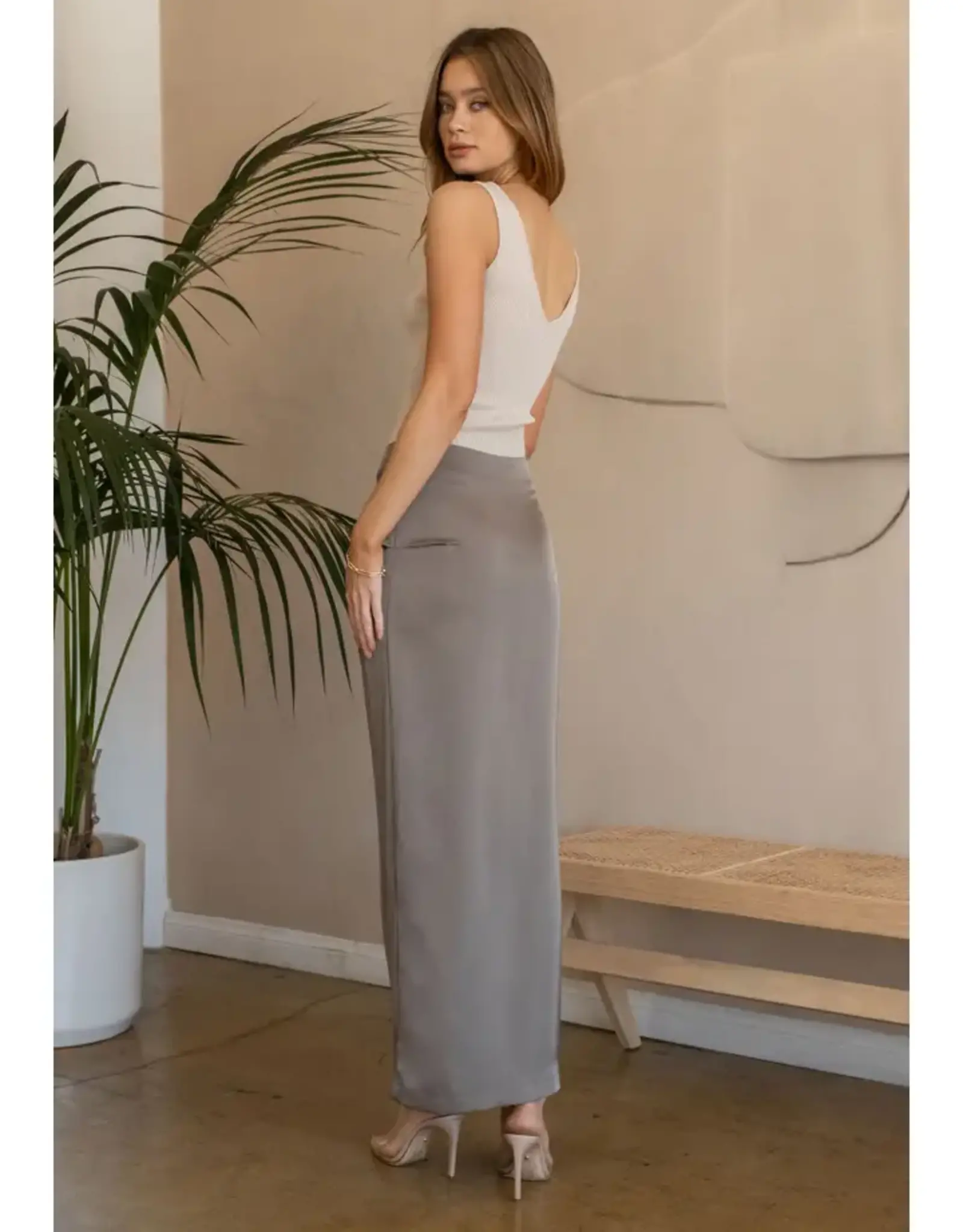 The Workshop Studio V Neck Sleeveless Ribbed Tank Top
